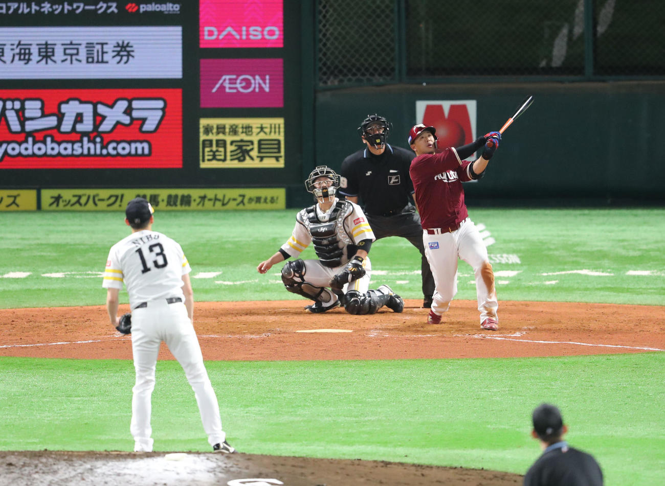 ソフトバンク対楽天　5回表楽天2死一、三塁、浅村栄斗は中越えに同点となる2点適時打（撮影・梅根麻紀）