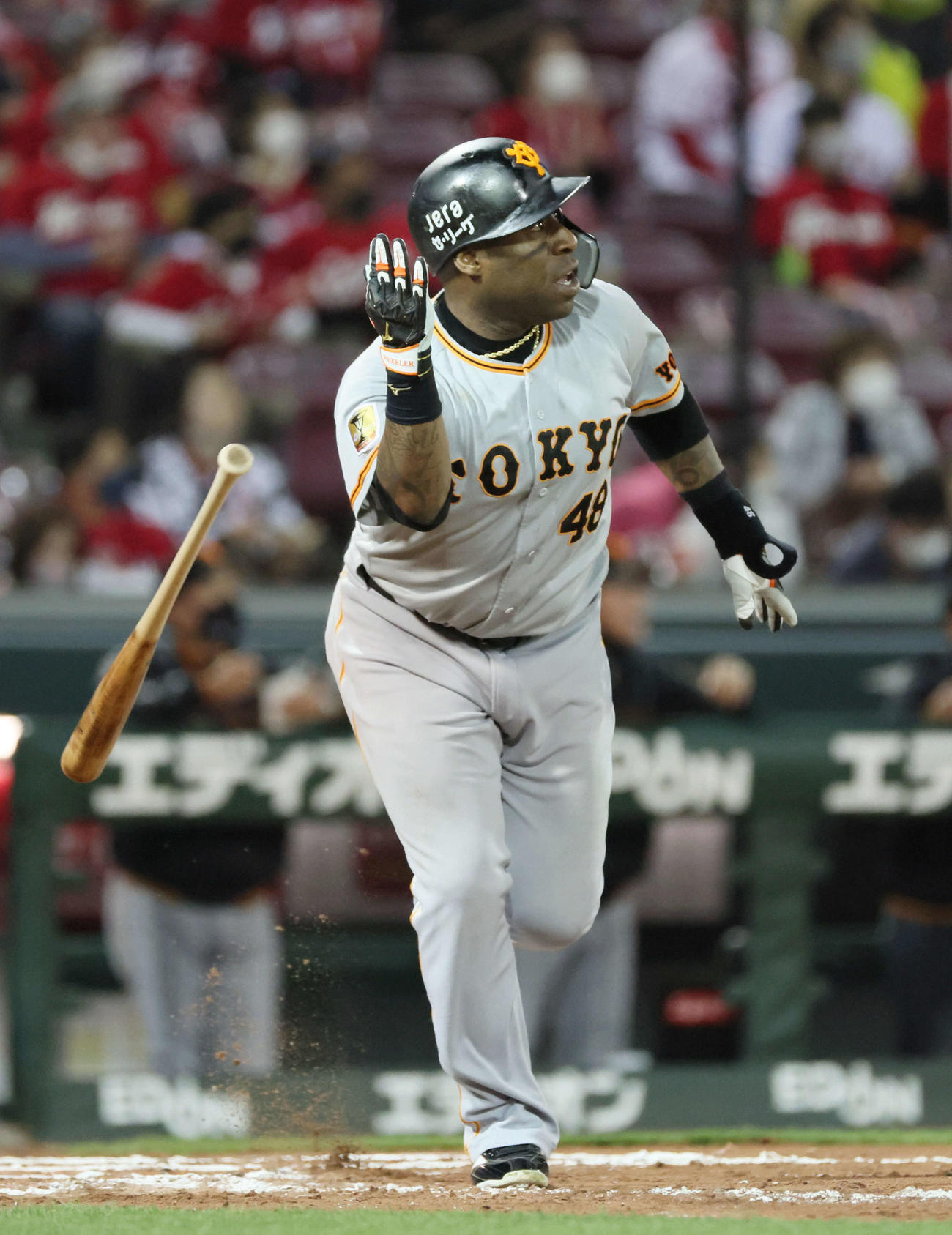 広島対巨人　7回表巨人無死、ウィーラーは勝ち越しの中越え本塁打を放つ（撮影・加藤孝規）