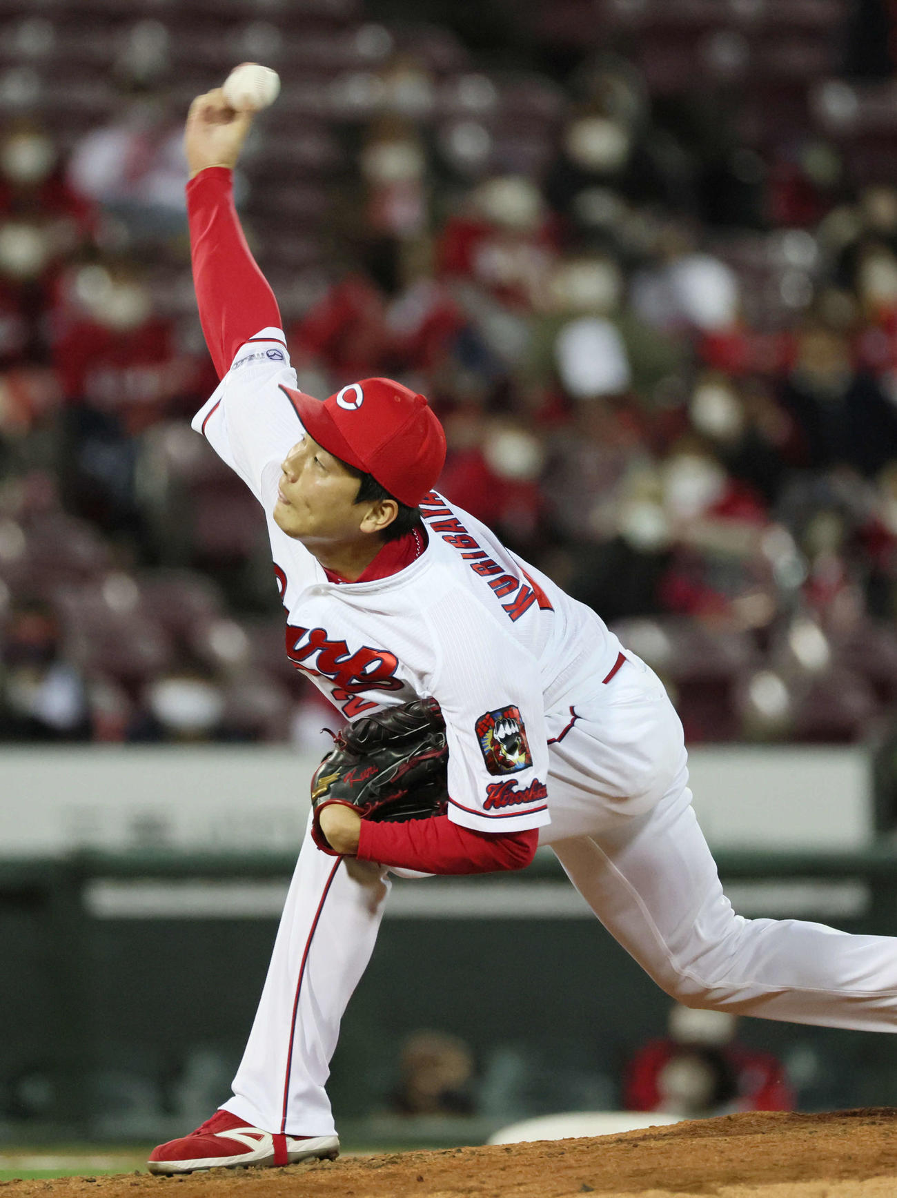 プロ野球広島対巨人　9回表巨人、3人でピシャリ、好投の栗林良吏（撮影・加藤孝規）