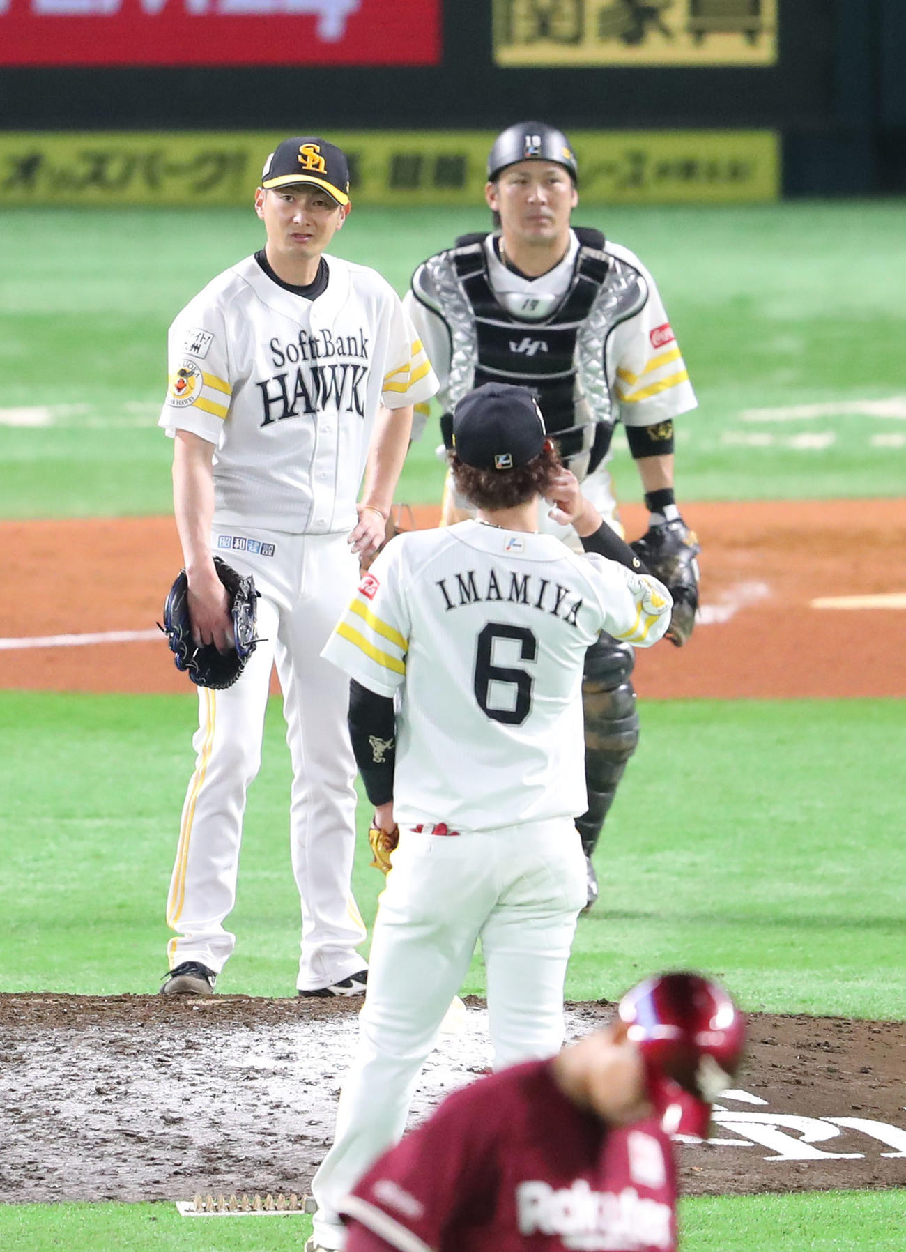 ソフトバンク対楽天　7回途中、交代する先発の二保旭（撮影・梅根麻紀）