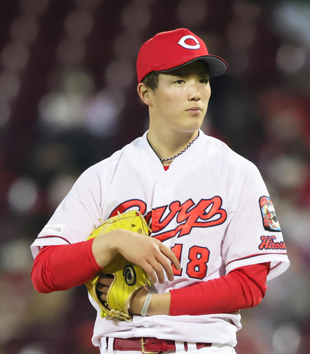 広島対巨人　7回表巨人無死、ウィーラーに中越え本塁打を浴びぼうぜんとする森下（撮影・足立雅史）
