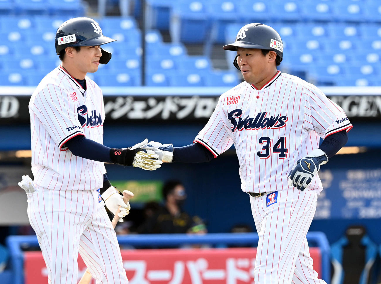 5回裏ヤクルト1死二塁、三失で生還する田口（撮影・たえ見朱実）