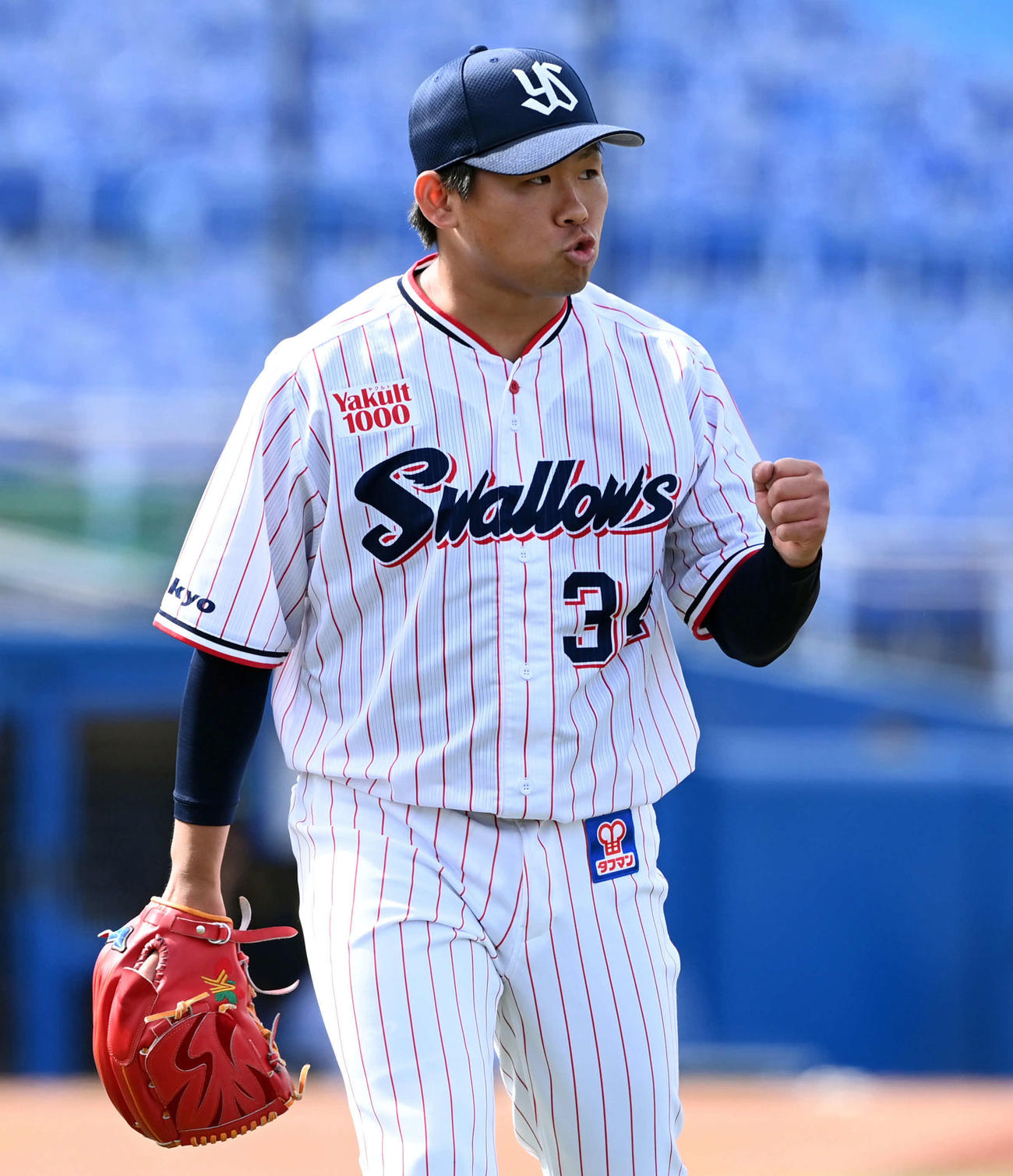 3回表阪神1死一、三塁、大山を併殺打に打ち取りガッツポーズを決める田口（撮影・たえ見朱実）