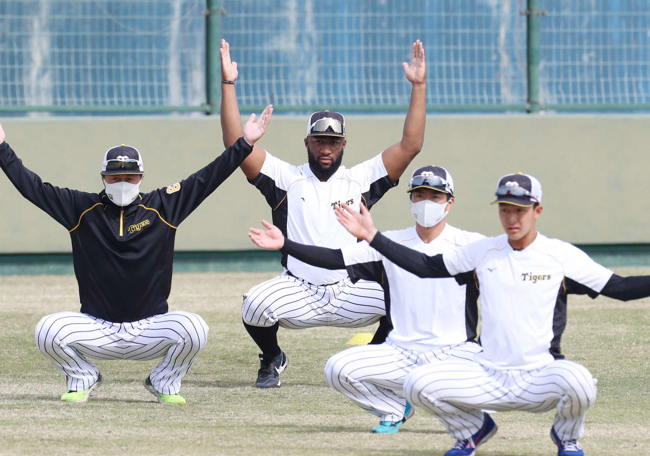 2軍で調整するロハス（中央奥）（4月22日、代表撮影）