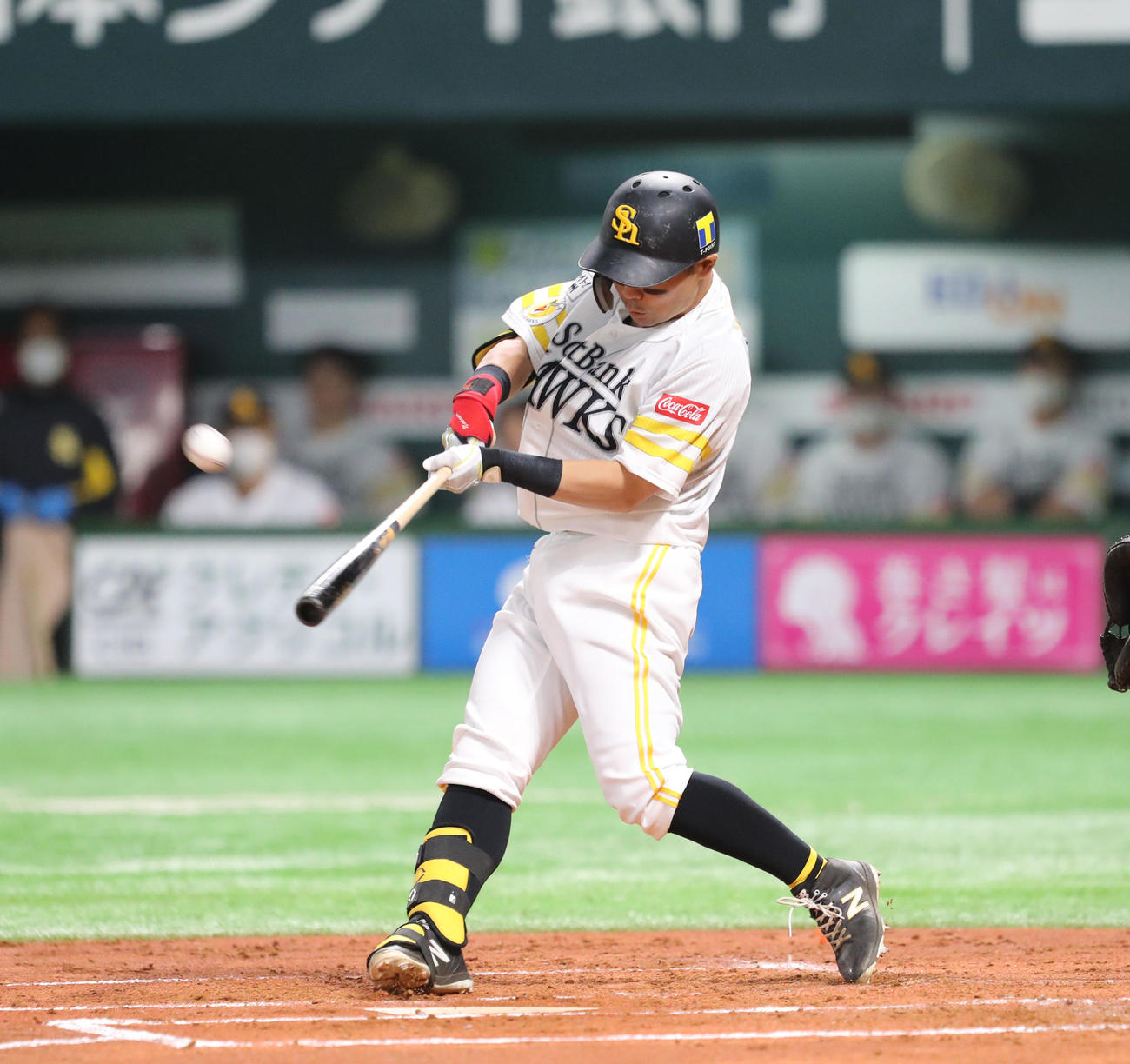 ソフトバンク対楽天　2回裏ソフトバンク無死、中村晃は右越えに同点本塁打を放つ（撮影・梅根麻紀）