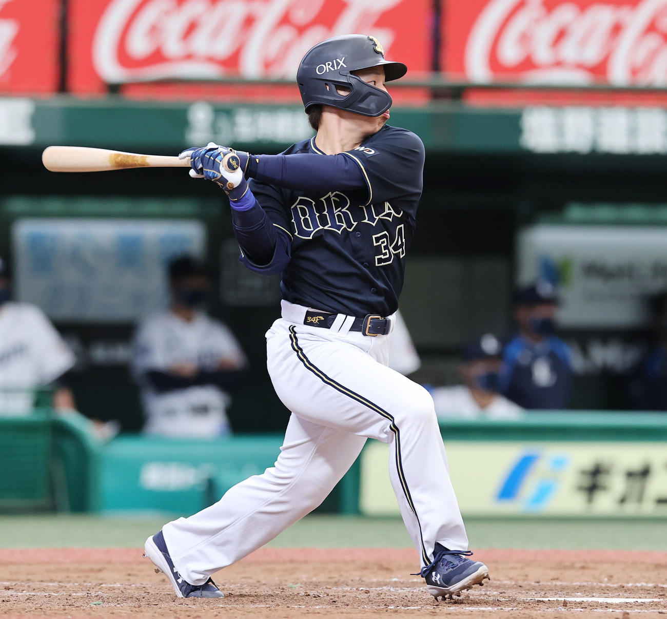 西武対オリックス　5回表オリックス1死二塁、左翼に適時打を放つ吉田正（撮影・垰建太）