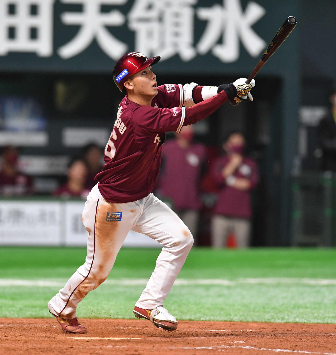 ソフトバンク対楽天　5回表楽天無死一塁、村林は右越え2点本塁打を放つ（撮影・岩下翔太）
