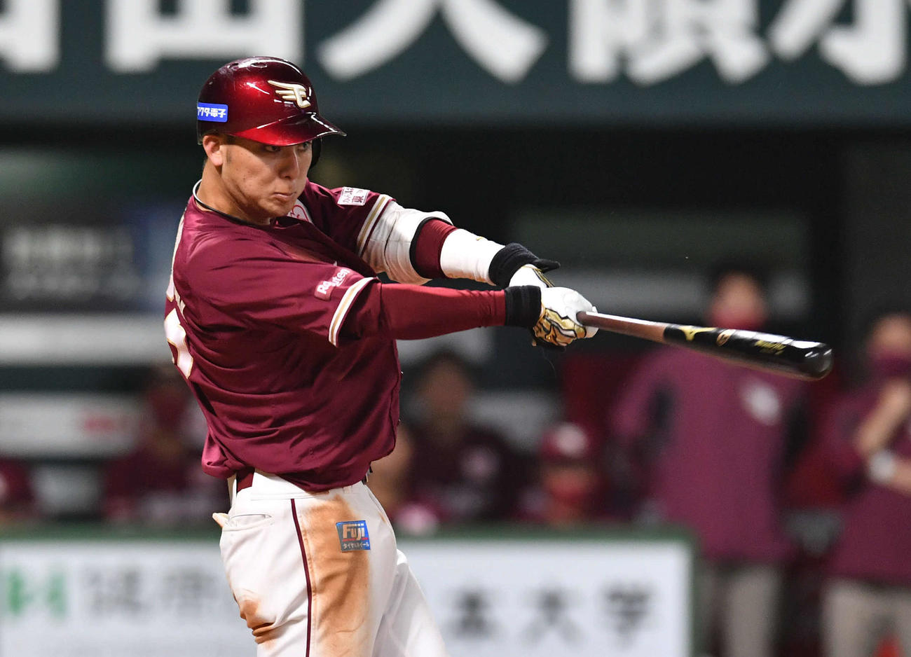 ソフトバンク対楽天　5回表楽天無死一塁、村林は右越え2点本塁打を放つ（撮影・岩下翔太）