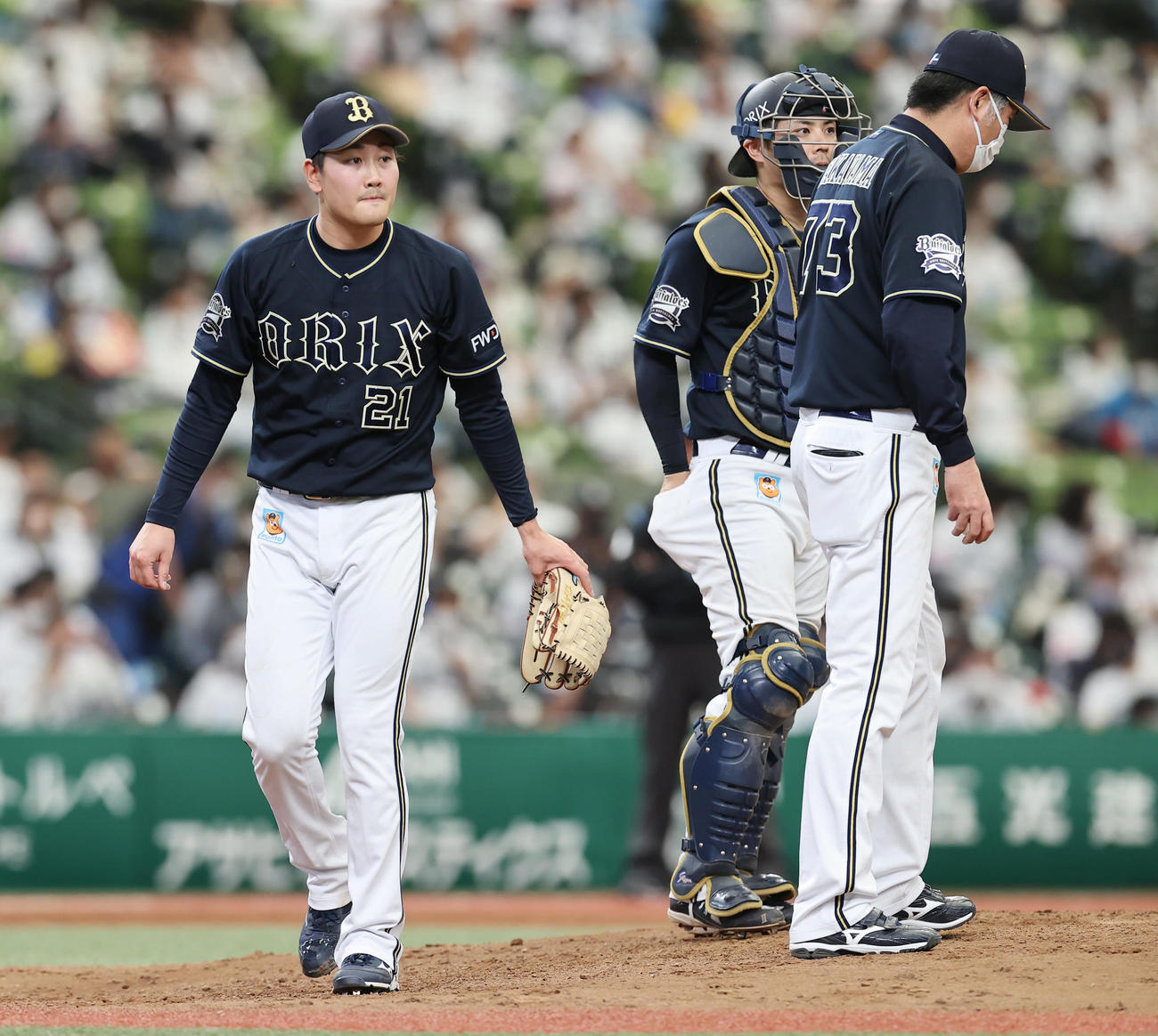 西武対オリックス　5回裏西武1死満塁、降板するする竹安（撮影・垰建太）
