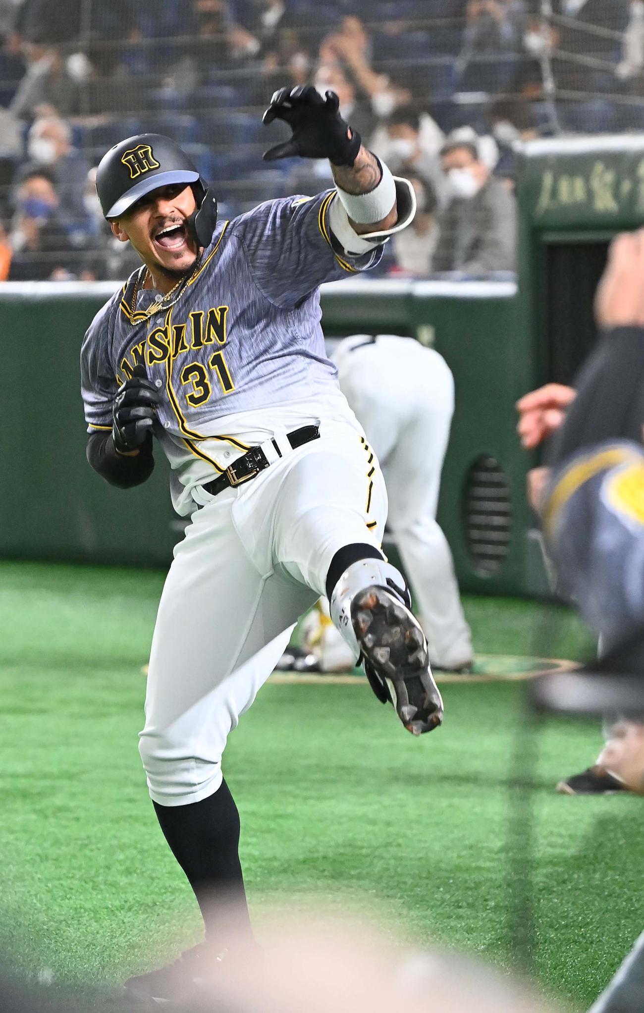 ラパンパラポーズを決めるマルテ（2021年4月21日撮影）