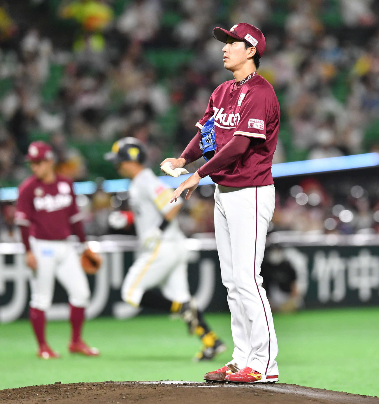 ソフトバンク対楽天　2回裏ソフトバンク無死、中村晃に右越え同点本塁打を打たれた岸（撮影・岩下翔太）