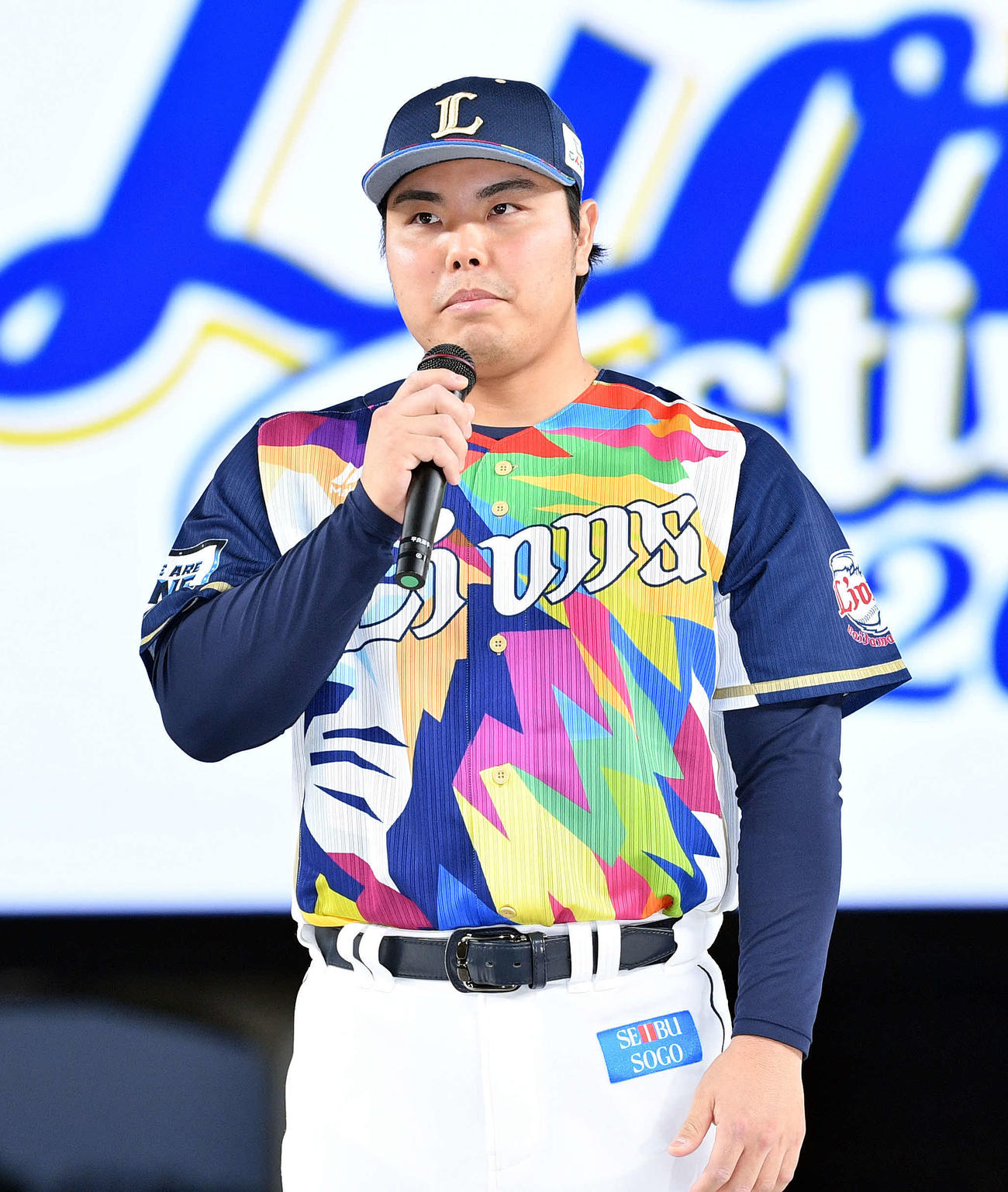 ユニホーム発表会に参加した西武平良（撮影・滝沢徹郎）