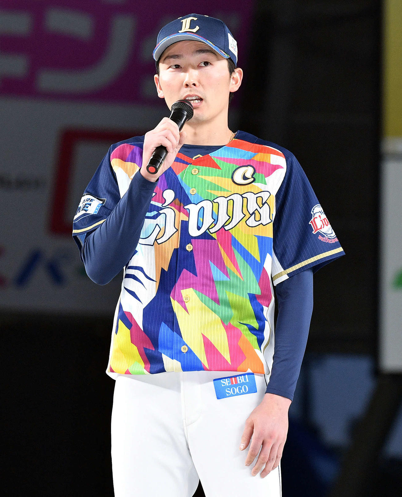 ユニホーム発表会に参加した西武源田（撮影・滝沢徹郎）