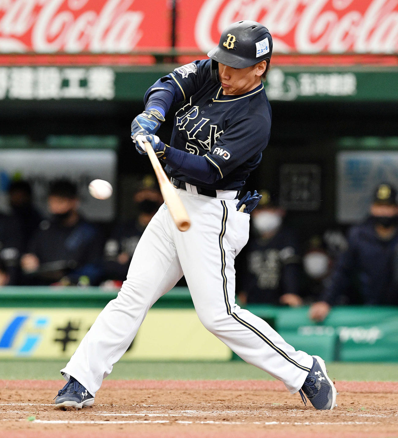 西武対オリックス　5回表オリックス1死二塁、吉田正は左前適時打を放つ（撮影・滝沢徹郎）