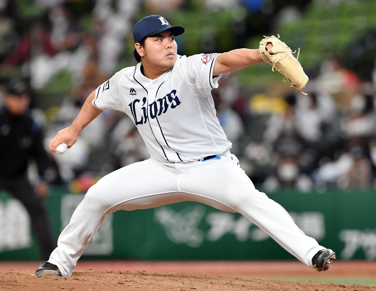 西武対オリックス　西武5番手で投球する平良（撮影・滝沢徹郎）