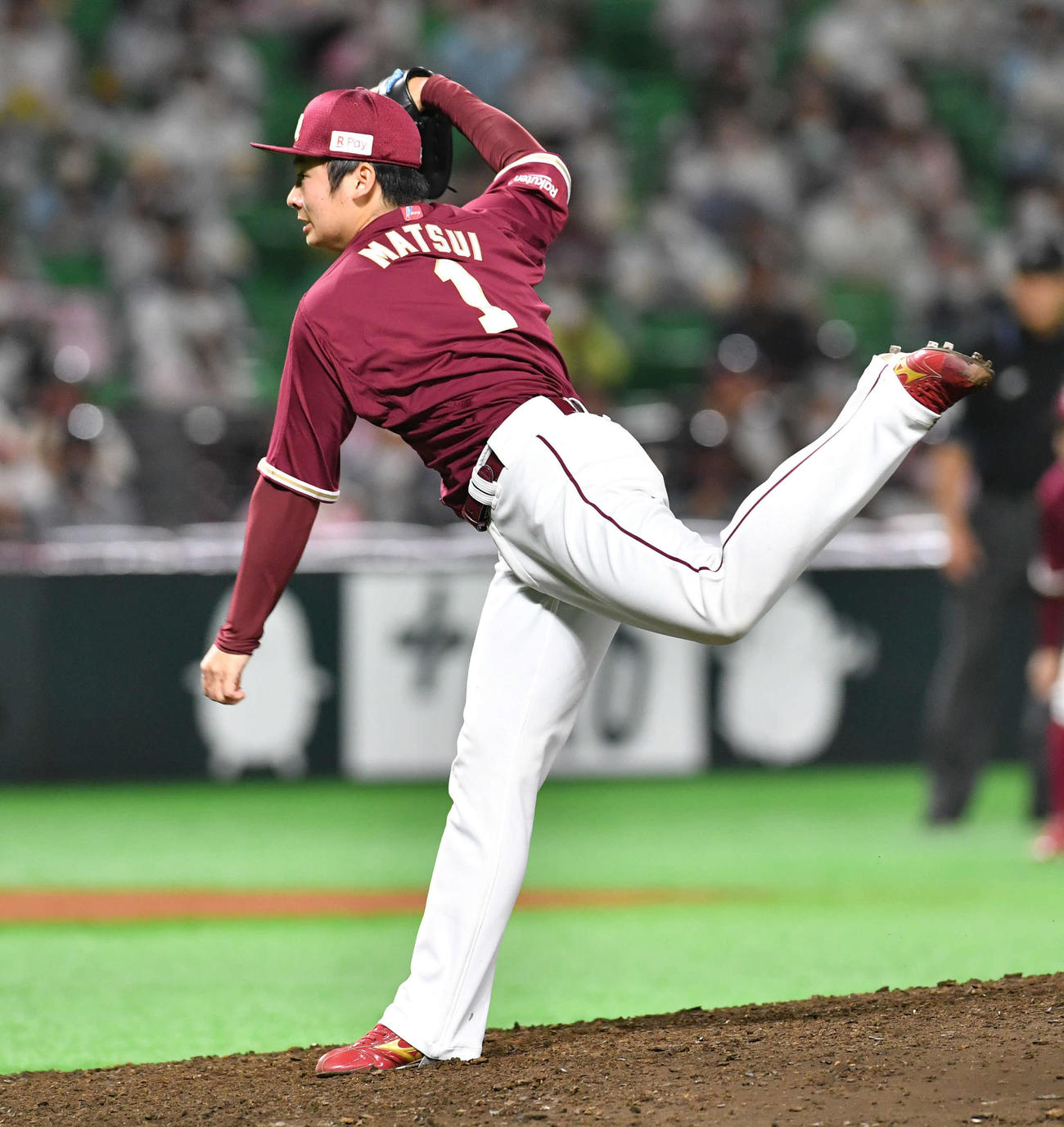 ソフトバンク対楽天　9回裏より登板した、楽天4番手の松井（撮影・岩下翔太）