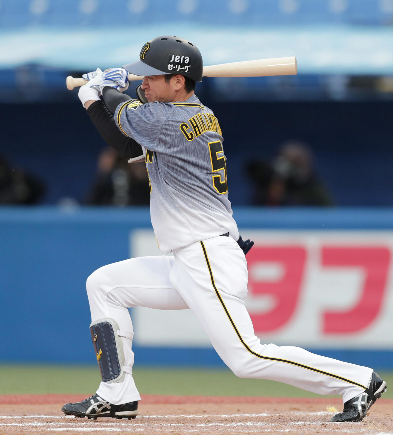 ヤクルト対阪神　8回表阪神1死、二塁内野安打を放つ近本（撮影・前田充）