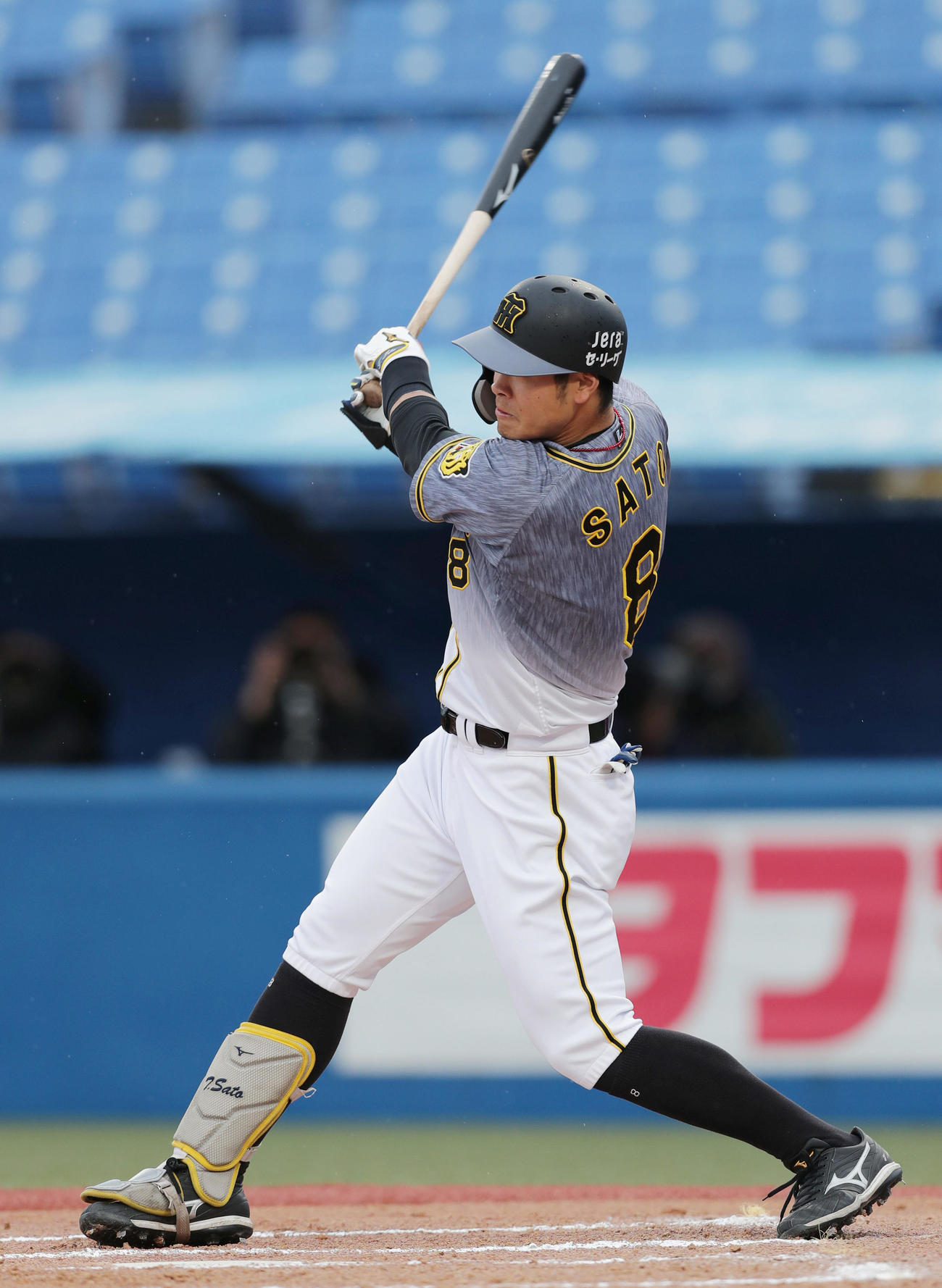 ヤクルト対阪神　7回表阪神無死、中前打を放つ佐藤輝明（撮影・前田充）