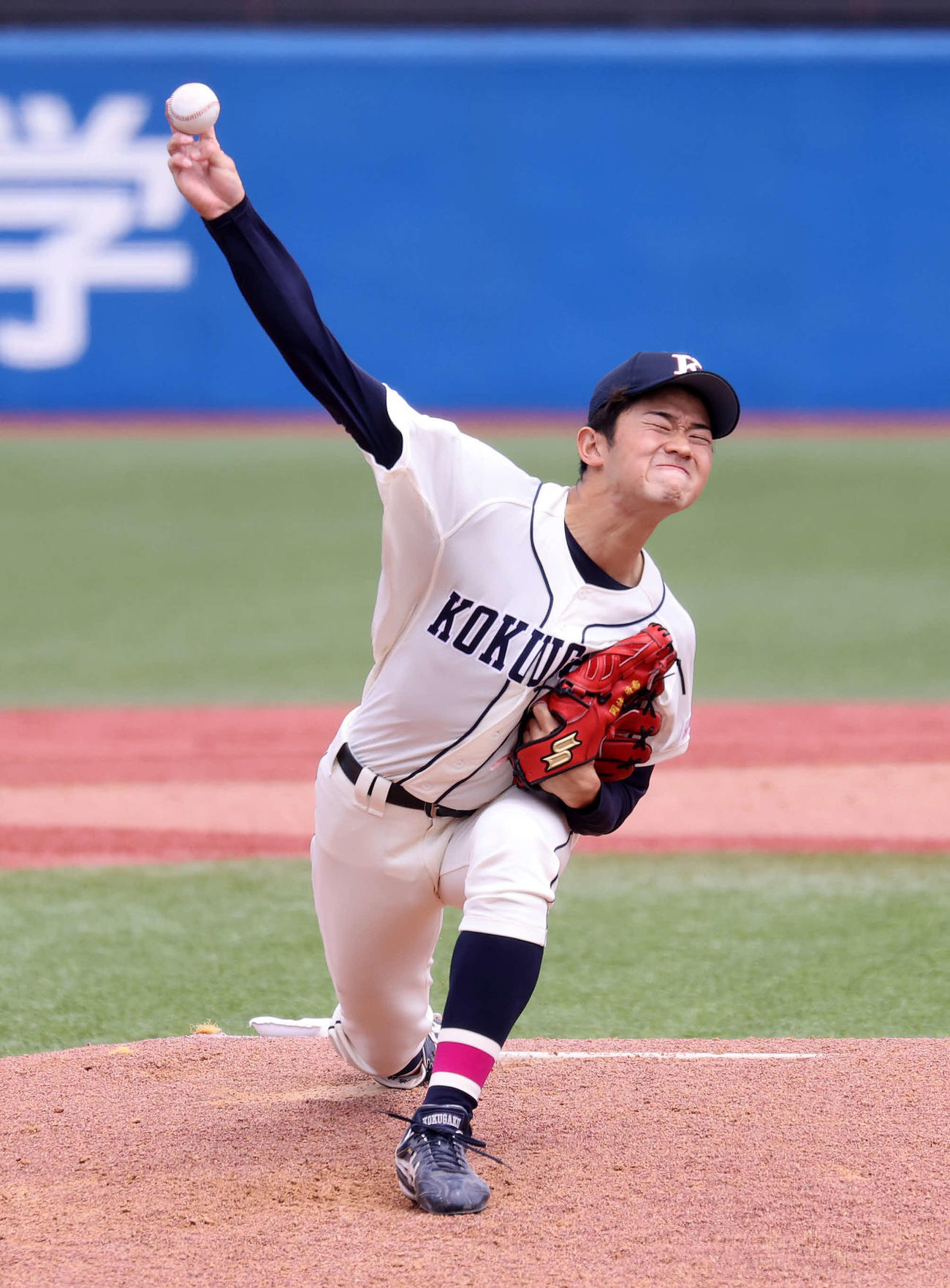 立正大対国学院大　先発し力投する国学院大・池内（撮影・鈴木正人）