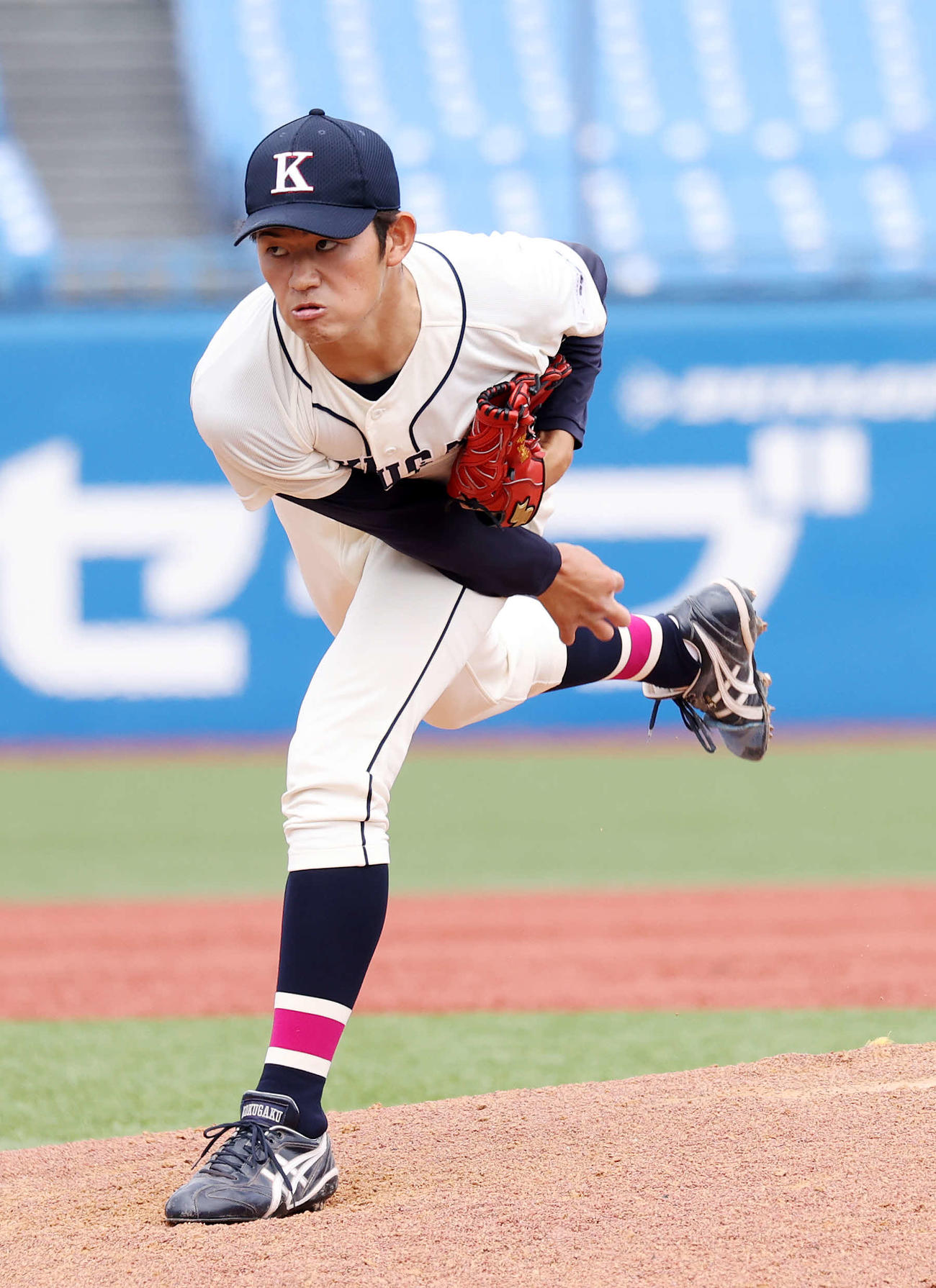 立正大対国学院大　先発し力投する国学院大・池内（撮影・鈴木正人）