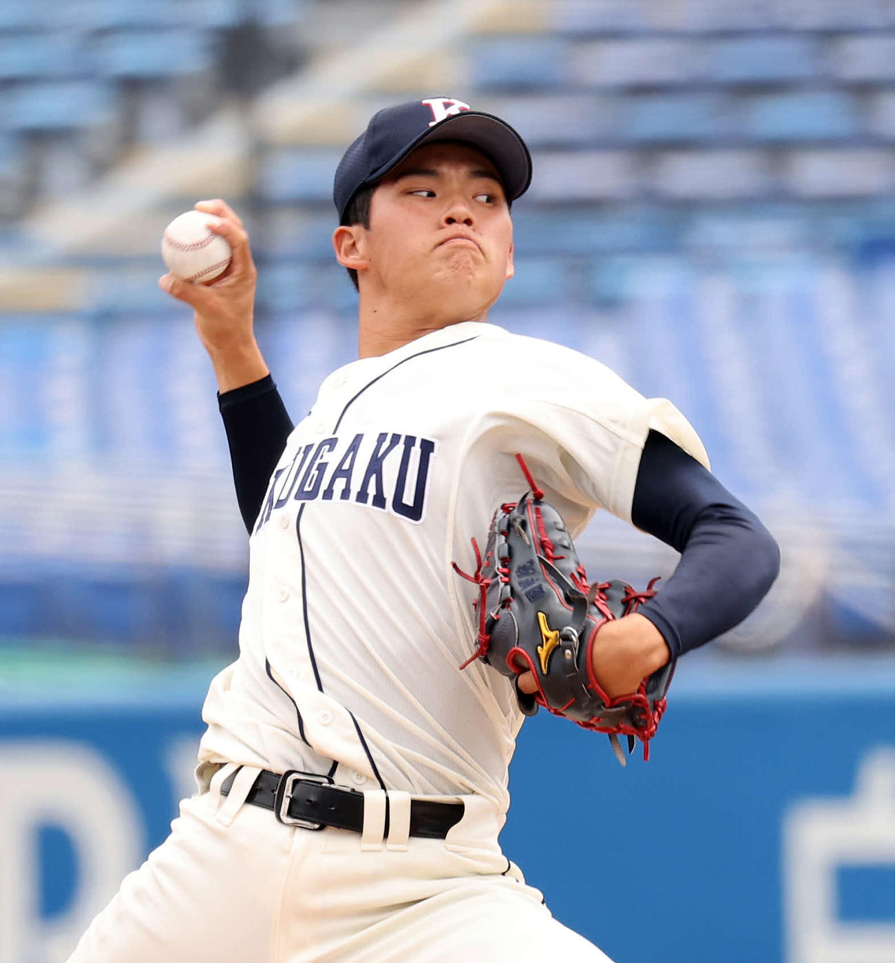 立正大対国学院大　2番手で力投する国学院大・坂口（撮影・鈴木正人）