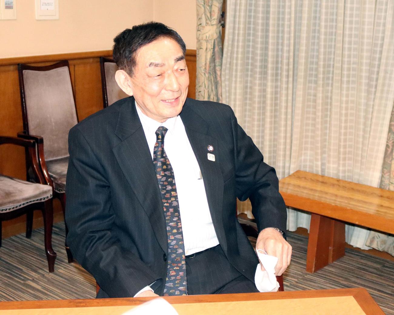 今後のビジョンについて話す日本野球連盟北海道地区連盟の柳会長（撮影・永野高輔）
