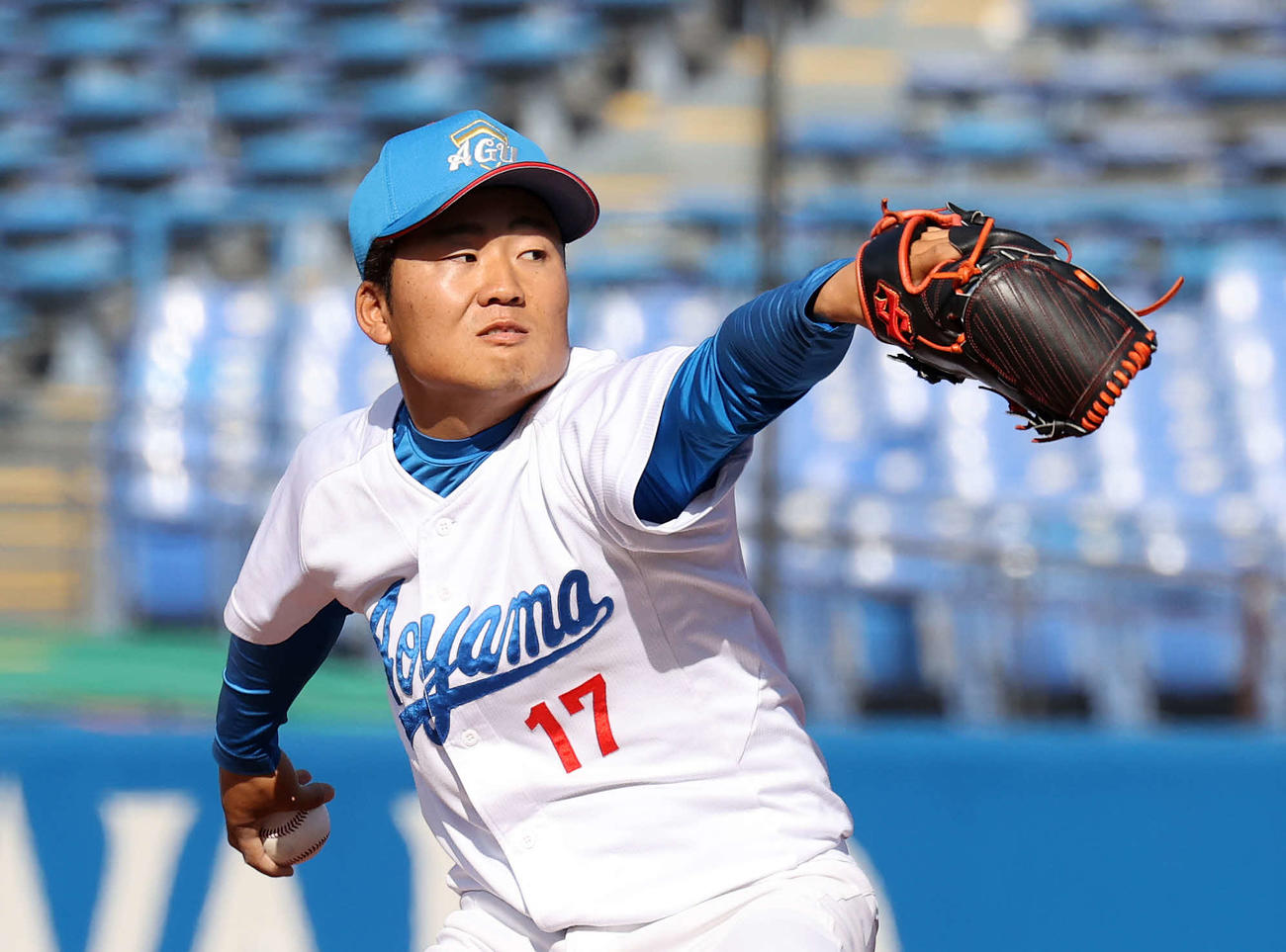 駒大対青学大　先発し力投する青学大・松井（撮影・鈴木正人）