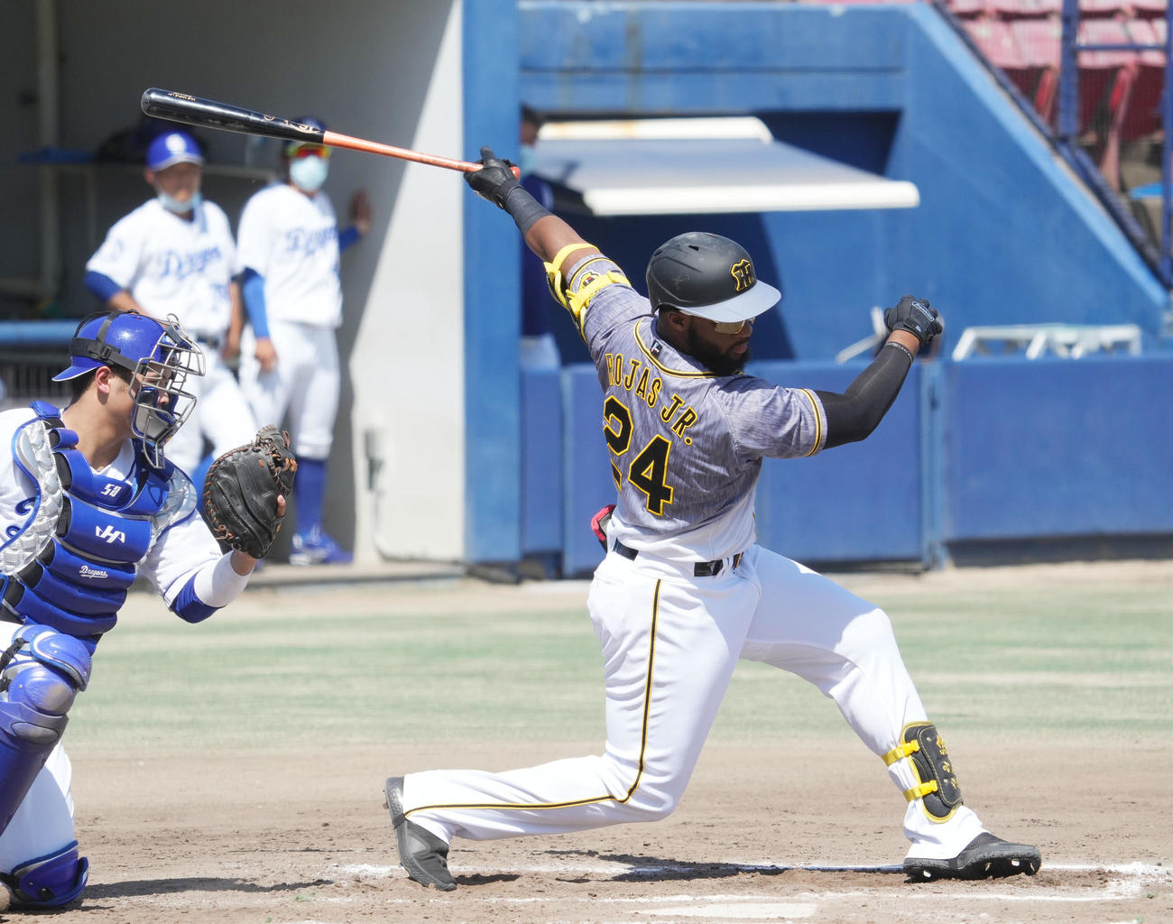 ウエスタン・リーグ中日対阪神　7回表阪神1死、三振に倒れた阪神、メル・ロハス・ジュニア（撮影・森本幸一）