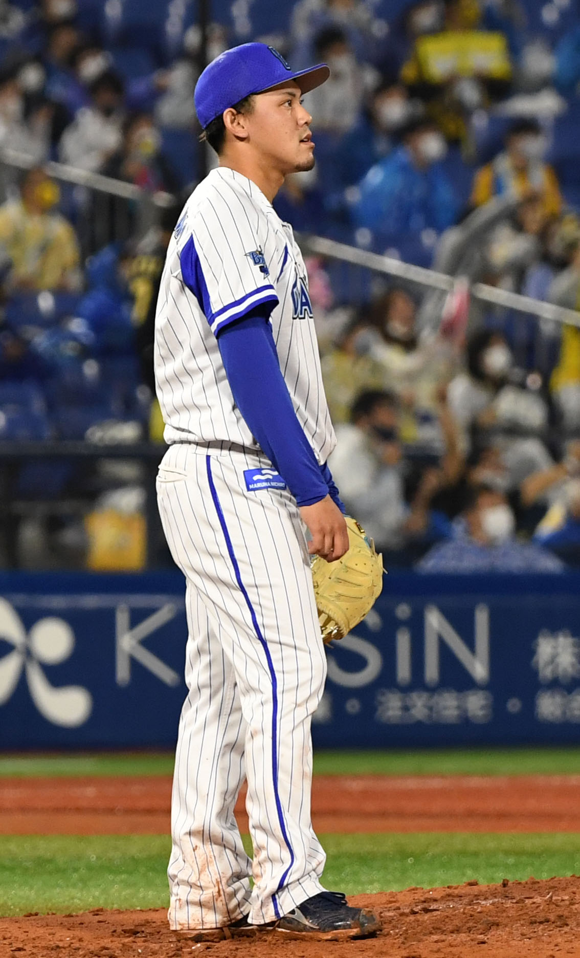 DeNA対阪神　4回表阪神無死、佐藤輝に右越え本塁打を浴び肩を落とす中川虎（撮影・横山健太）