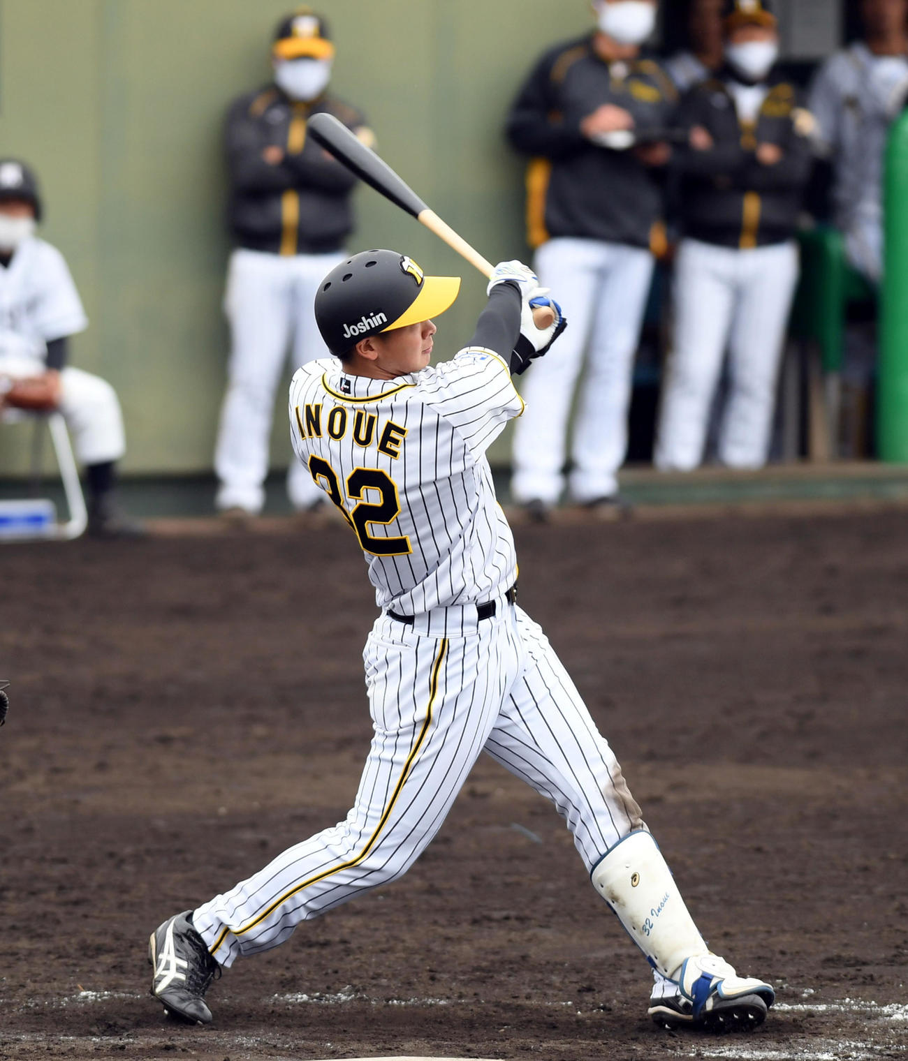 ウエスタン・リーグ阪神対ソフトバンク　5回阪神1死、井上は左越え本塁打を放つ（代表撮影）