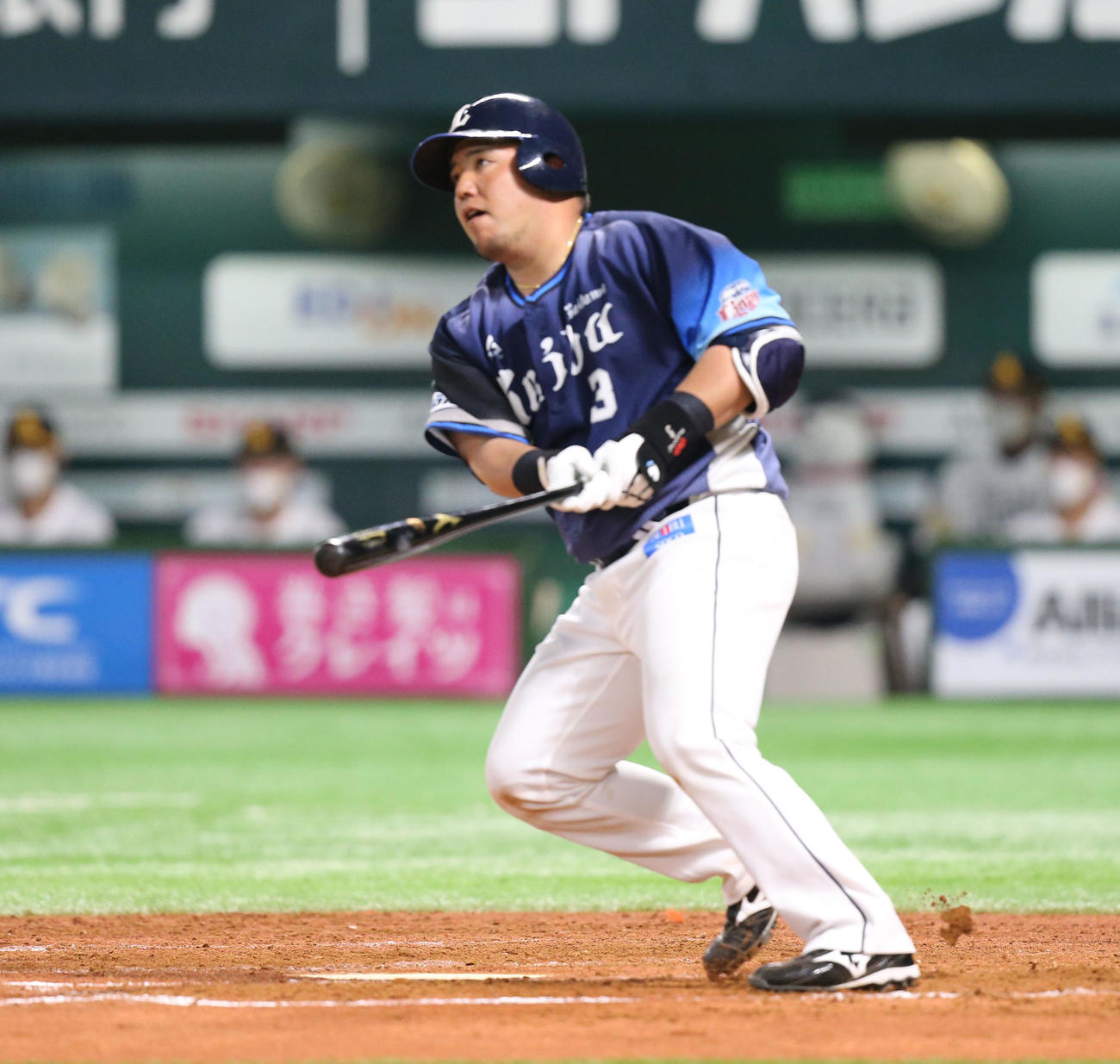 4回表西武2死、山川穂高は左越えの本塁打を放つ（撮影・屋方直哉）