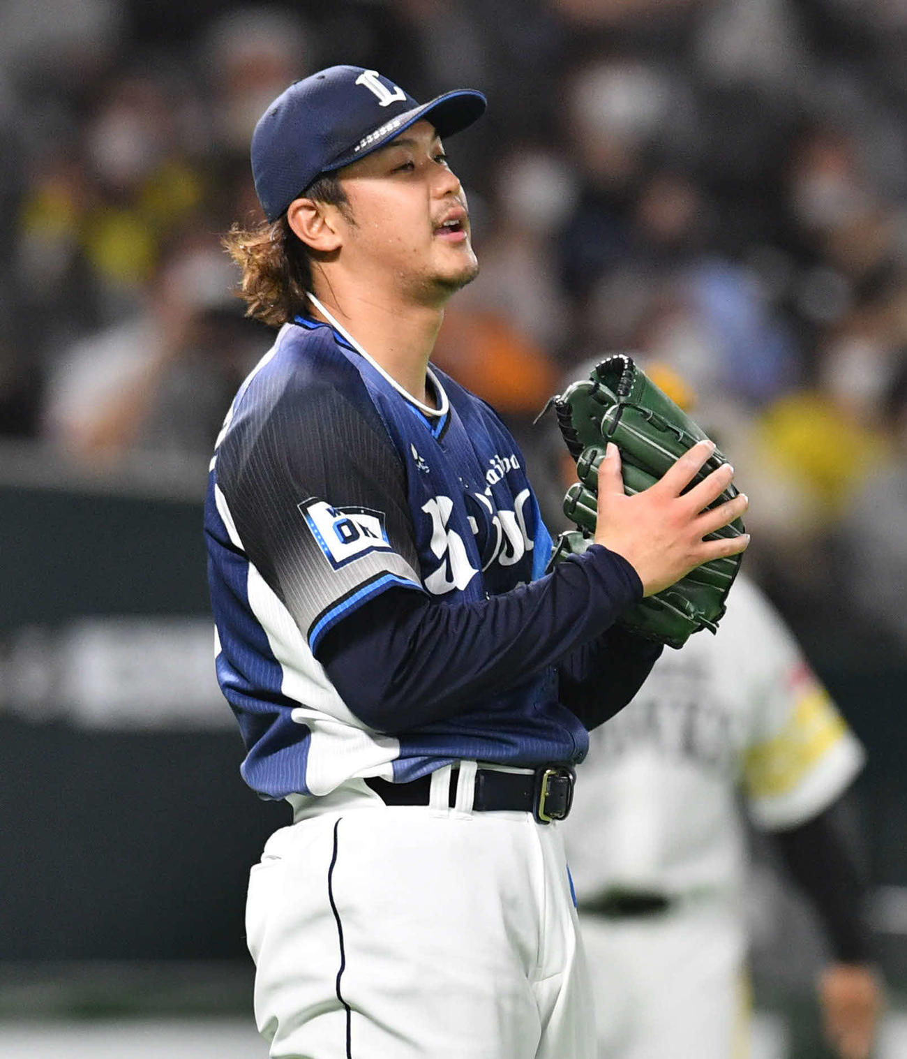 ソフトバンク対西武　7回裏ソフトバンク2死一塁、グラシアルを中飛に抑え、手をたたく高橋（撮影・岩下翔太）