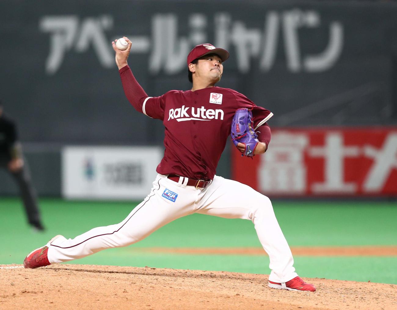 日本ハム対楽天　8回に登板の内間（撮影・黒川智章）