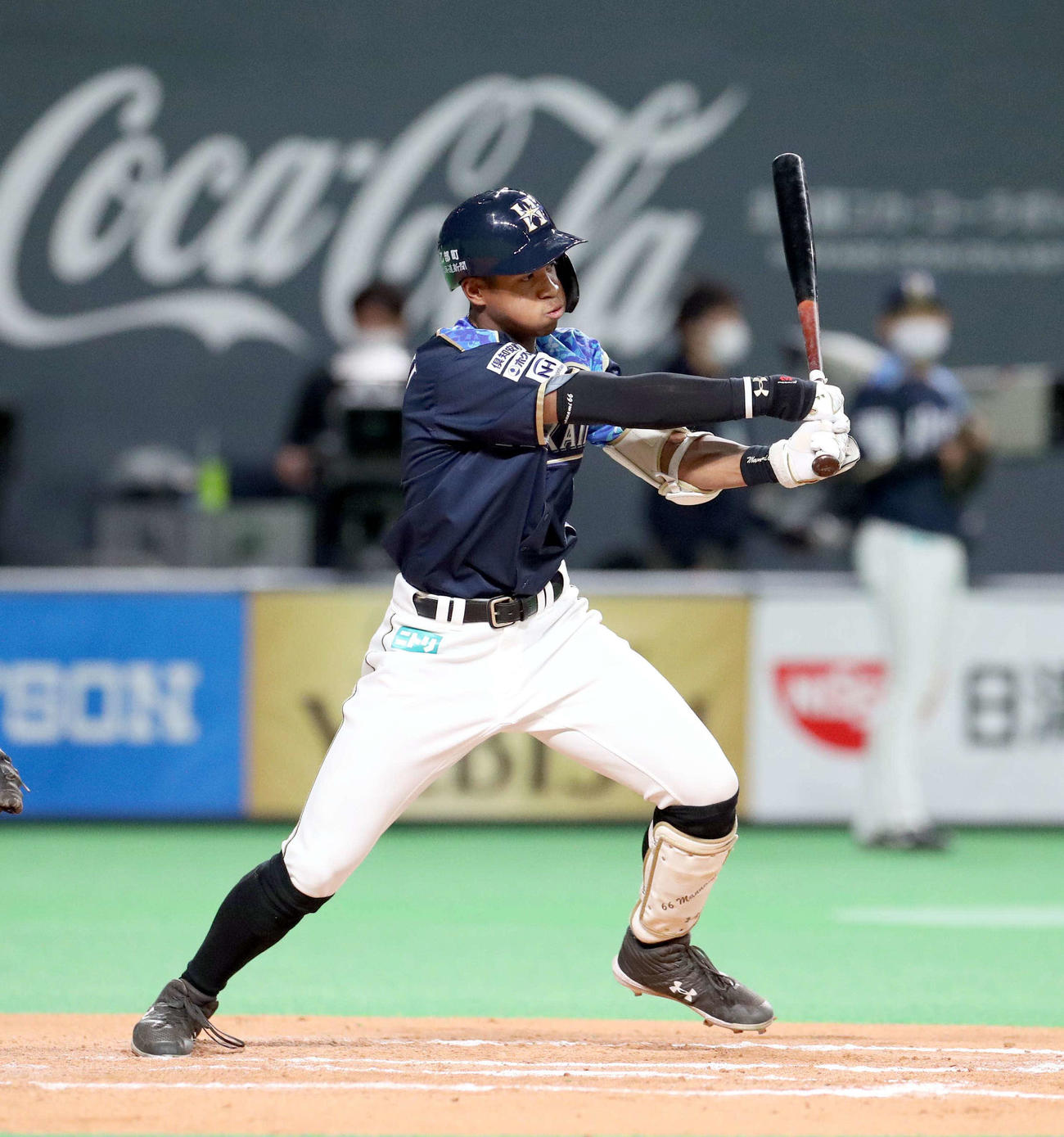 日本ハム対楽天　6回裏日本ハム2死三塁、万波は中前適時打を放つ（撮影・佐藤翔太）