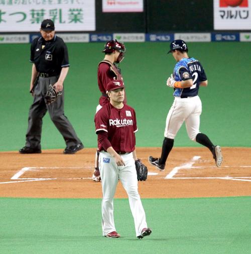 日本ハム対楽天　1回裏日本ハム1死二塁、近藤に適時二塁打を打たれ先制を許す楽天田中将（撮影・佐藤翔太）