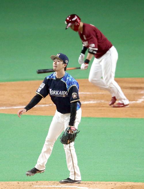 日本ハム対楽天　4回表楽天1死、浅村を右飛に仕留める日本ハム上沢（撮影・佐藤翔太）