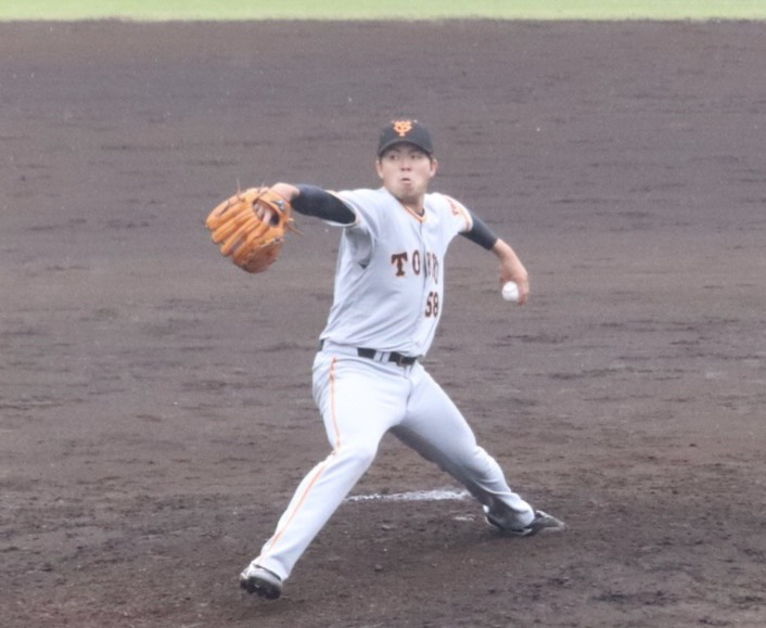 力投する巨人ドラフト6位の山本（撮影・久永壮真）