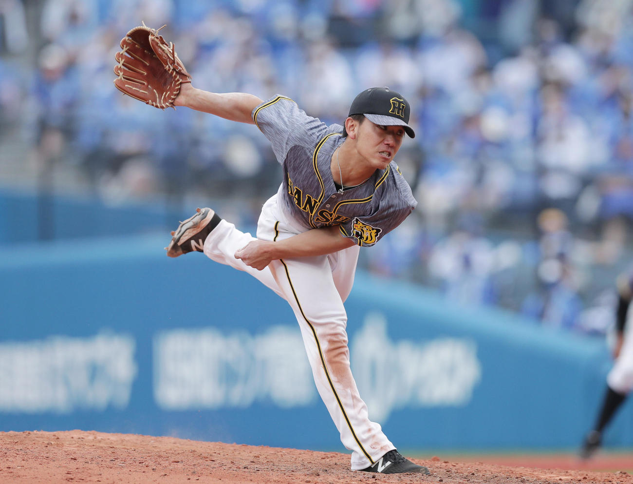 DeNA対阪神　DeNA打線を相手に力投する阪神伊藤将（撮影・前田充）