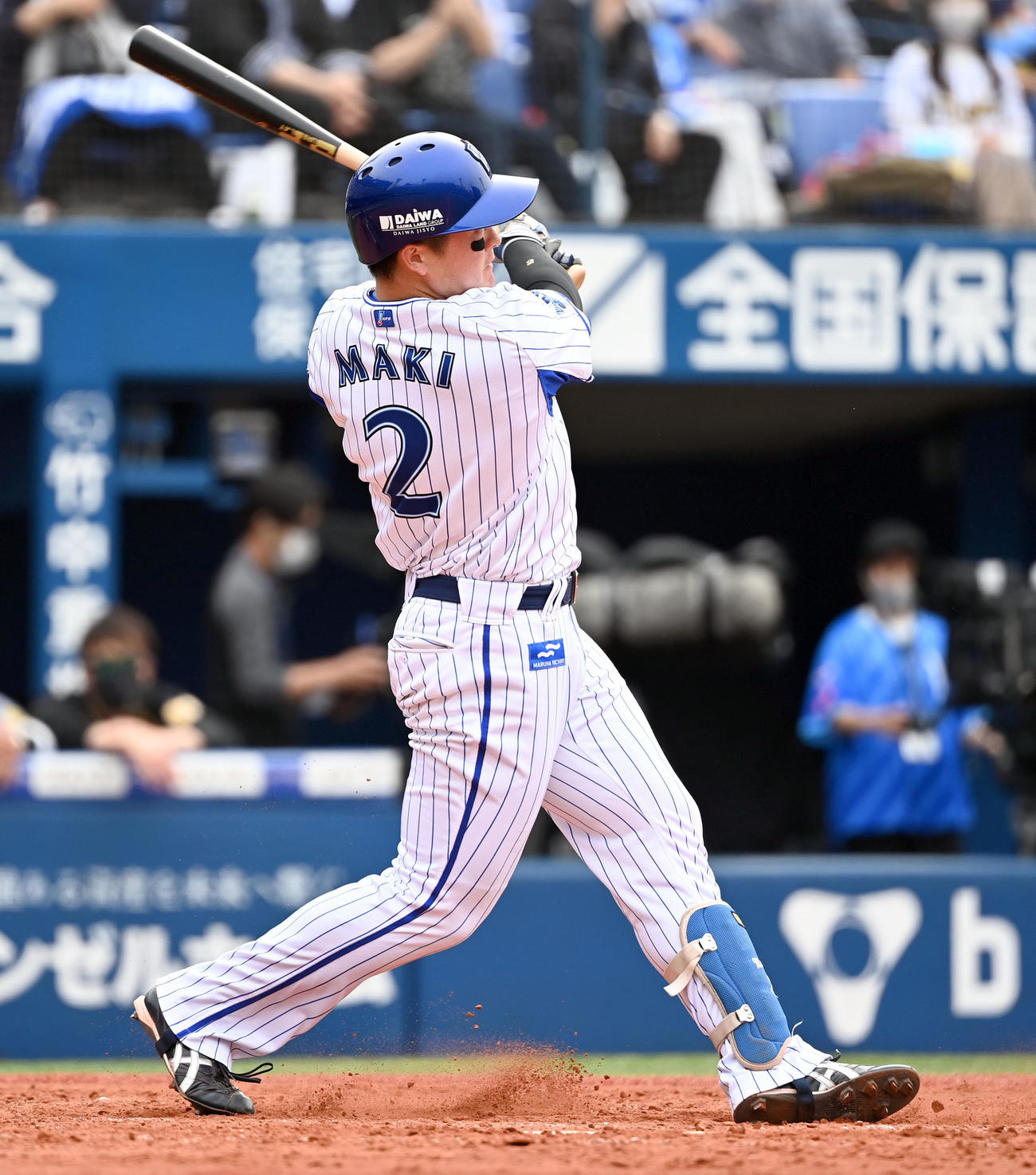 DeNA対阪神　4回裏DeNA無死、左越えにソロ本塁打を放つ牧（撮影・たえ見朱実）