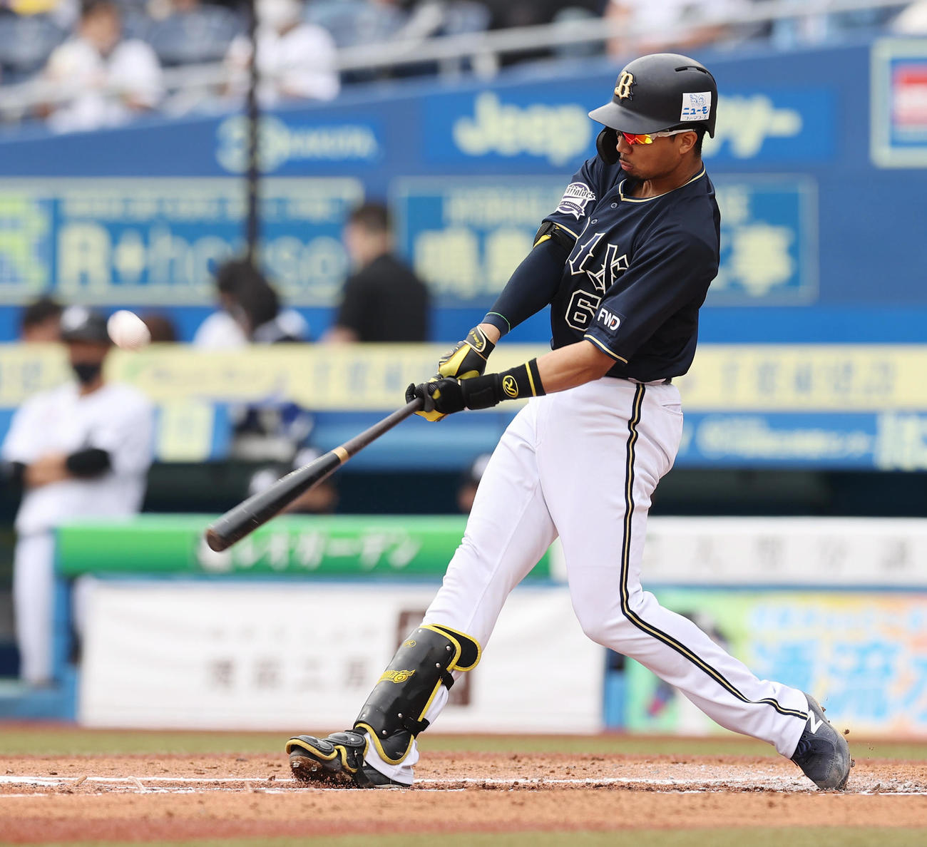ロッテ対オリックス　6回表オリックス無死、右越えソロ本塁打を放つ宗（撮影・垰建太）