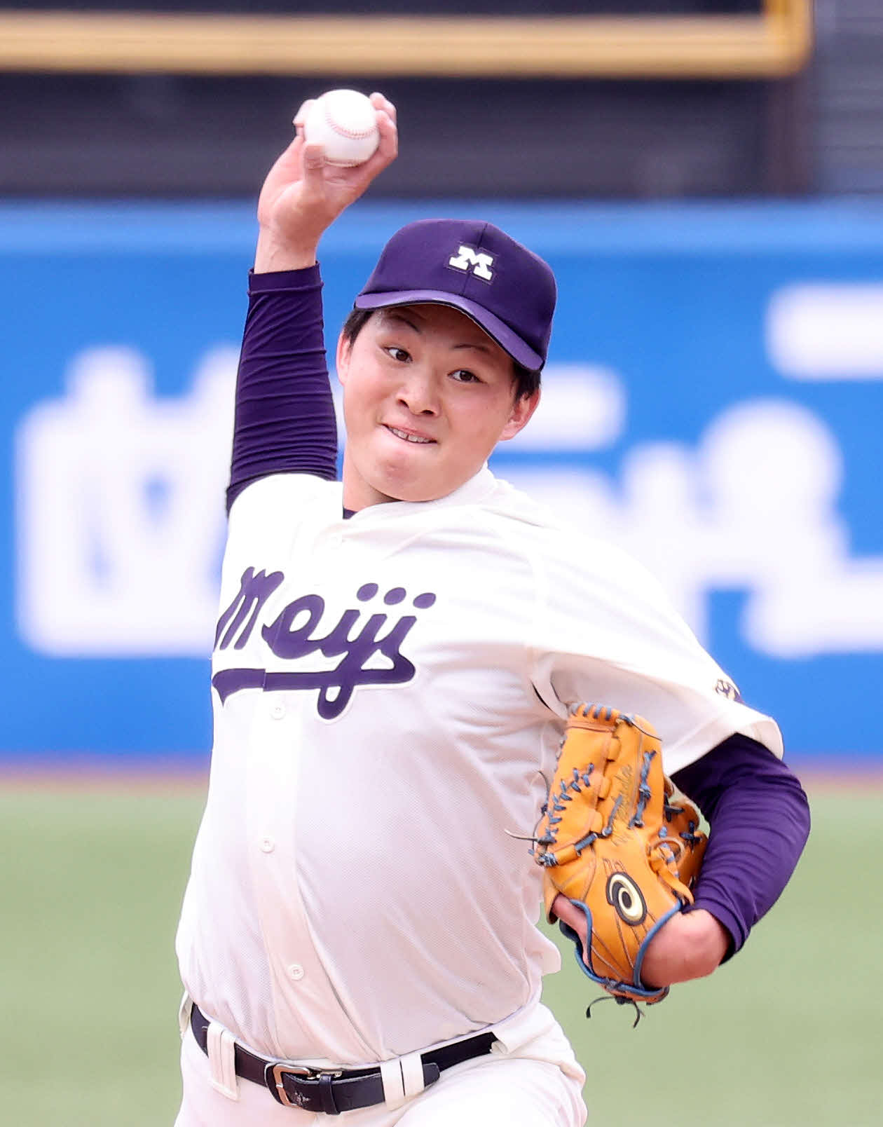 明大対法大　先発し力投する明大・竹田（撮影・鈴木正人）