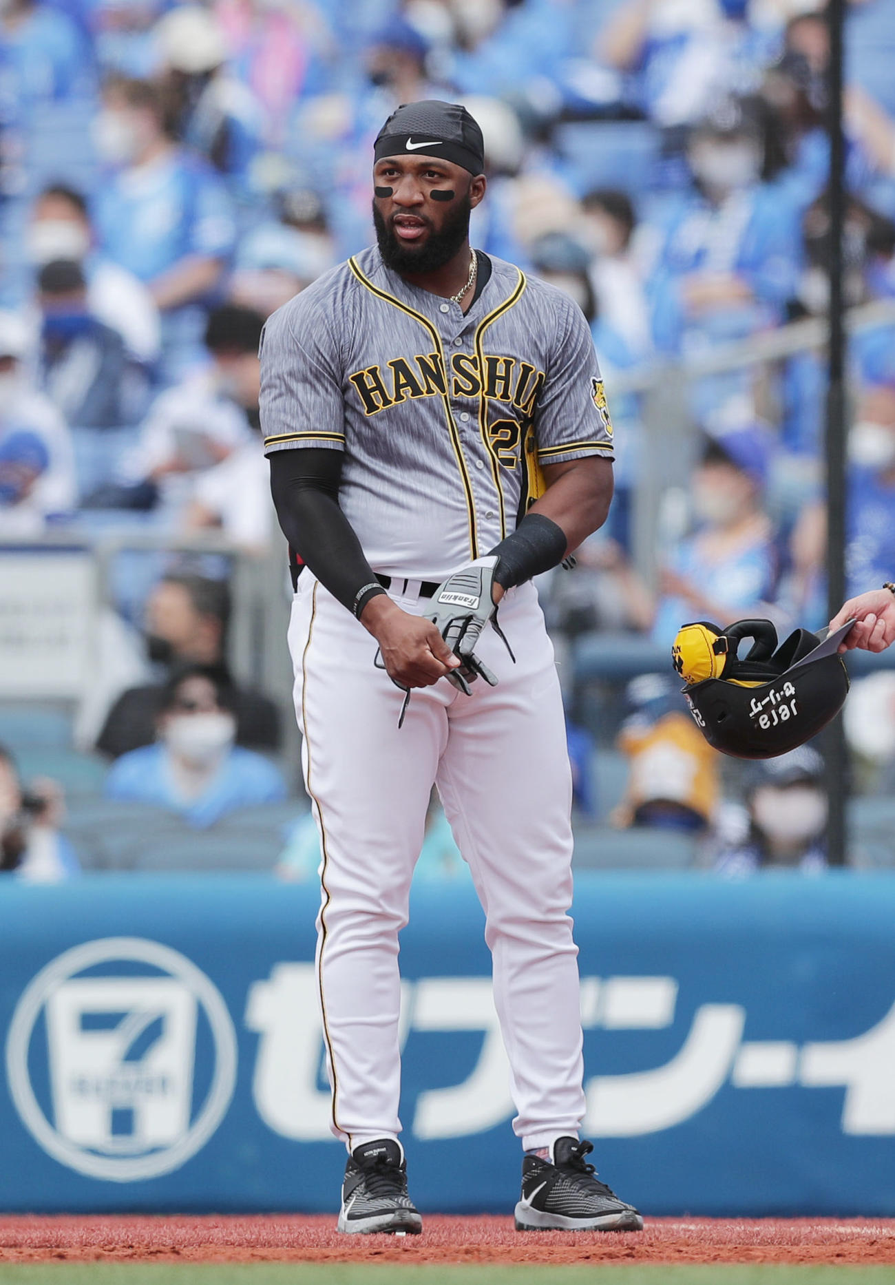 DeNA対阪神　2回表阪神1死一塁、二ゴロ併殺に倒れたロハス・ジュニア（撮影・前田充）