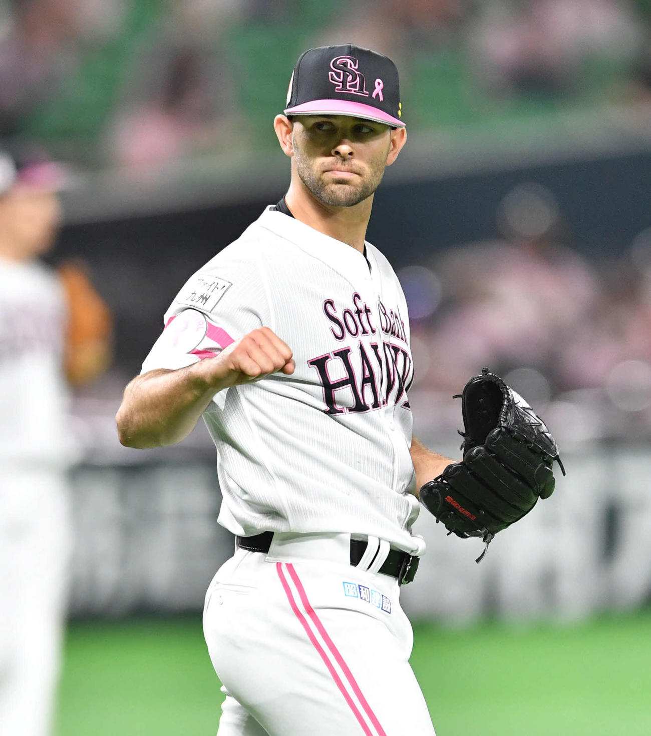 ソフトバンク対西武　2回表西武無死、スパンジェンバーグを遊ゴロに抑え、ガッツポーズするマルティネス（撮影・岩下翔太）