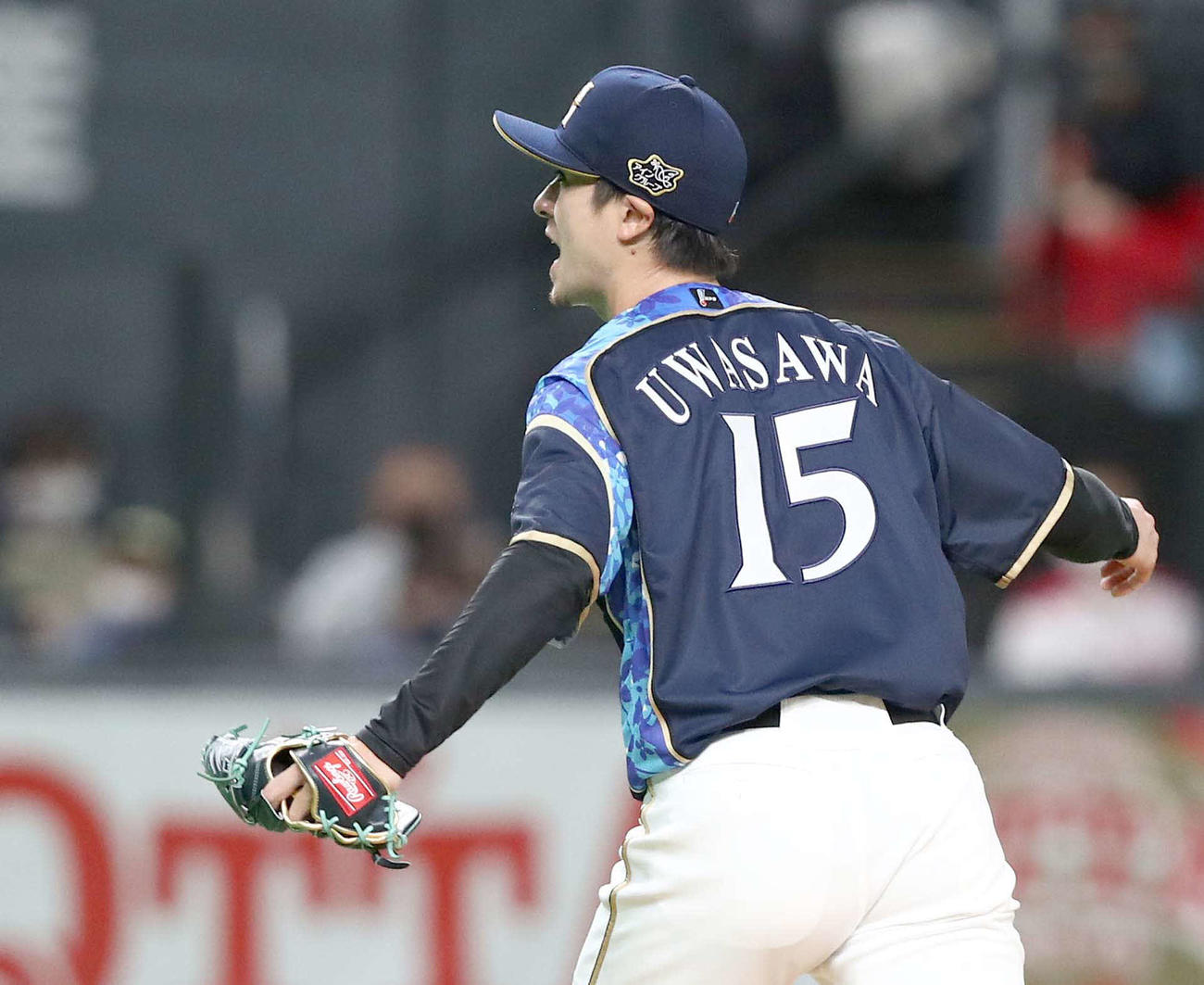 日本ハム対楽天　6回表楽天2死二、三塁、茂木を三振にとり叫ぶ上沢（撮影・黒川智章）