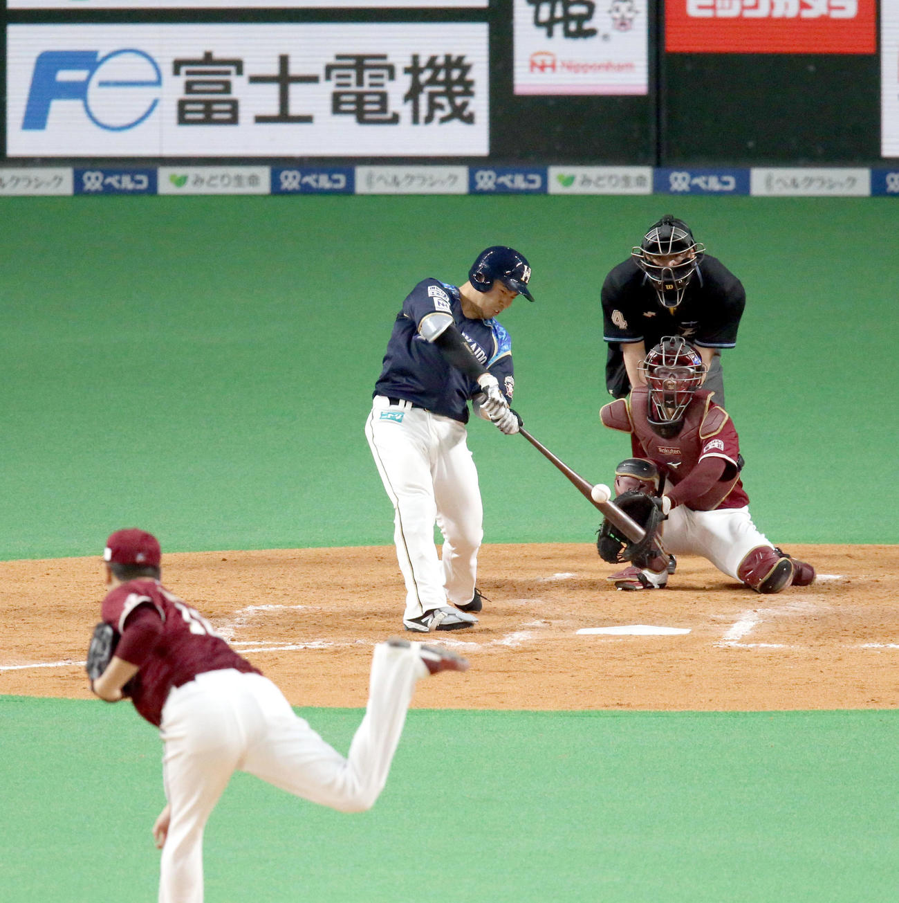 日本ハム対楽天　5回裏日本ハム1死、近藤は右越え本塁打を放つ。投手は楽天田中将（撮影・佐藤翔太）