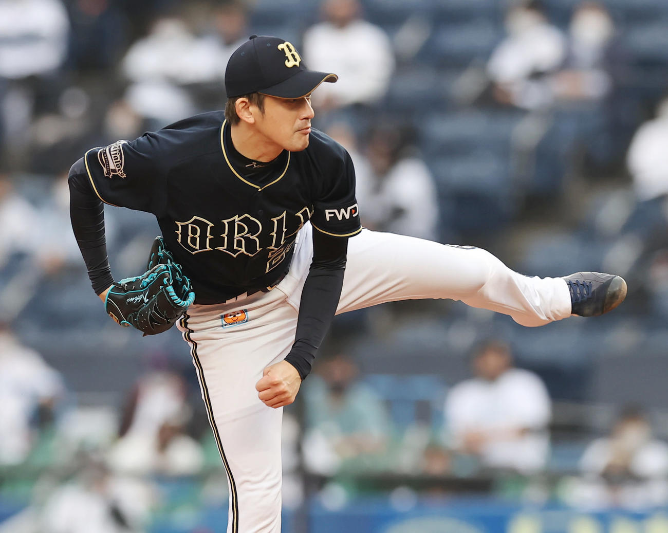 ロッテ対オリックス　9回裏、オリックス4番手で登板し力投する能見（撮影・垰建太）