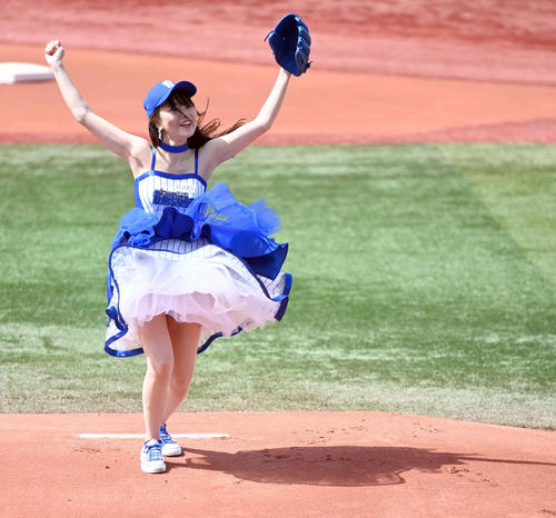 DeNA対阪神 始球式を務めた太田あかり(撮影・たえ見朱実)