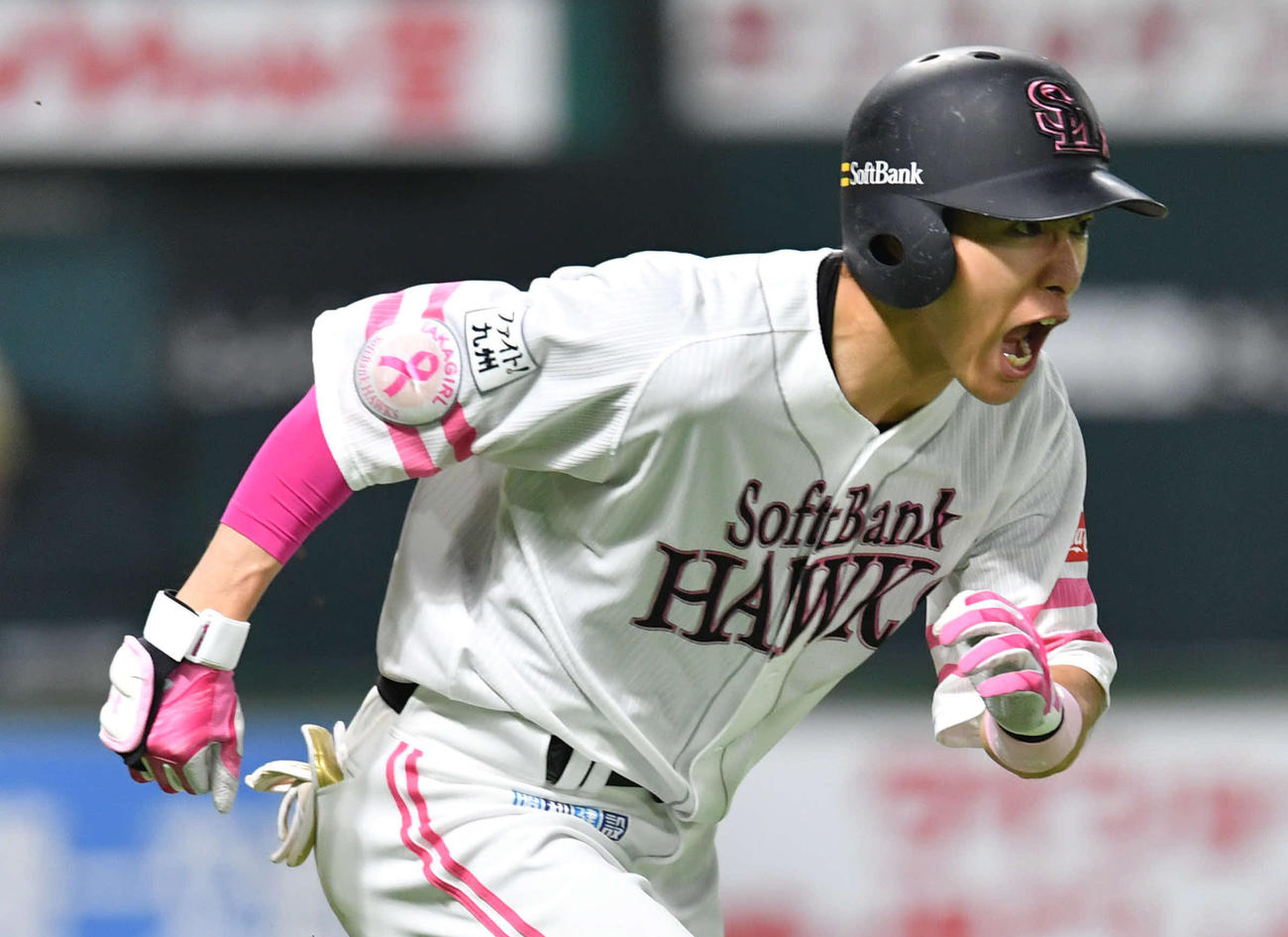 ソフトバンク対西武　7回裏ソフトバンク2死三塁、勝ち越しの右前適時打を放ち、ほえる柳田（撮影・岩下翔太）