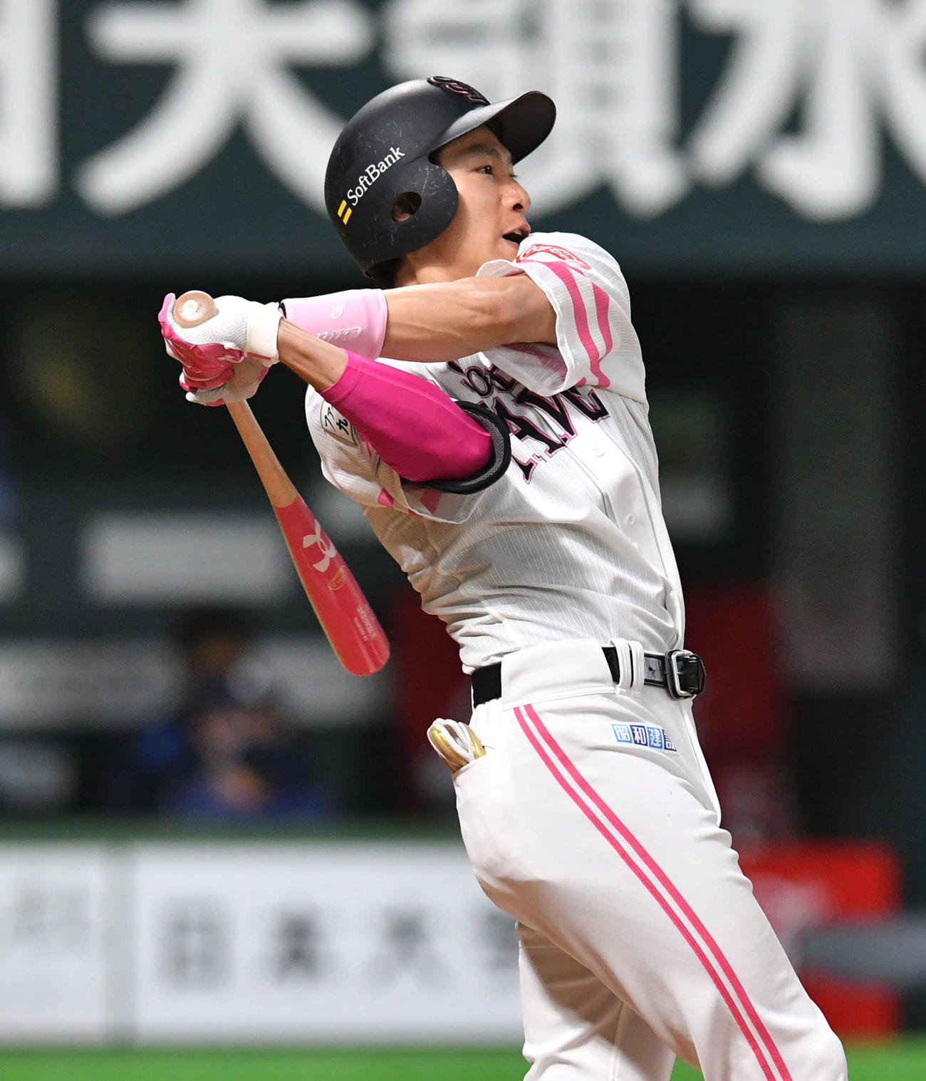 ソフトバンク対西武　6回裏ソフトバンク無死、柳田は右二塁打を放つ（撮影・岩下翔太）