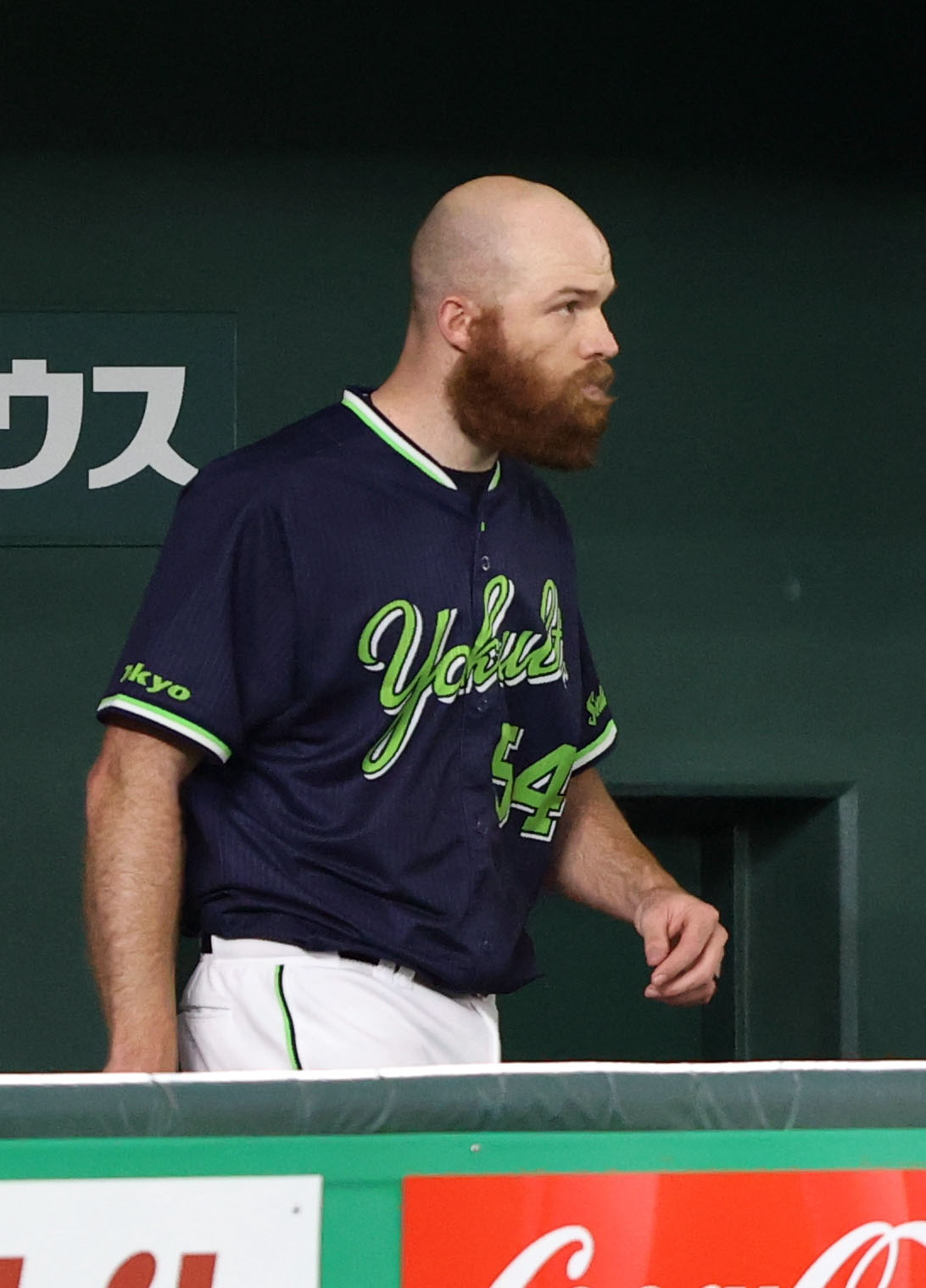巨人対ヤクルト　5回裏途中、降板するサイスニード（撮影・狩俣裕三）